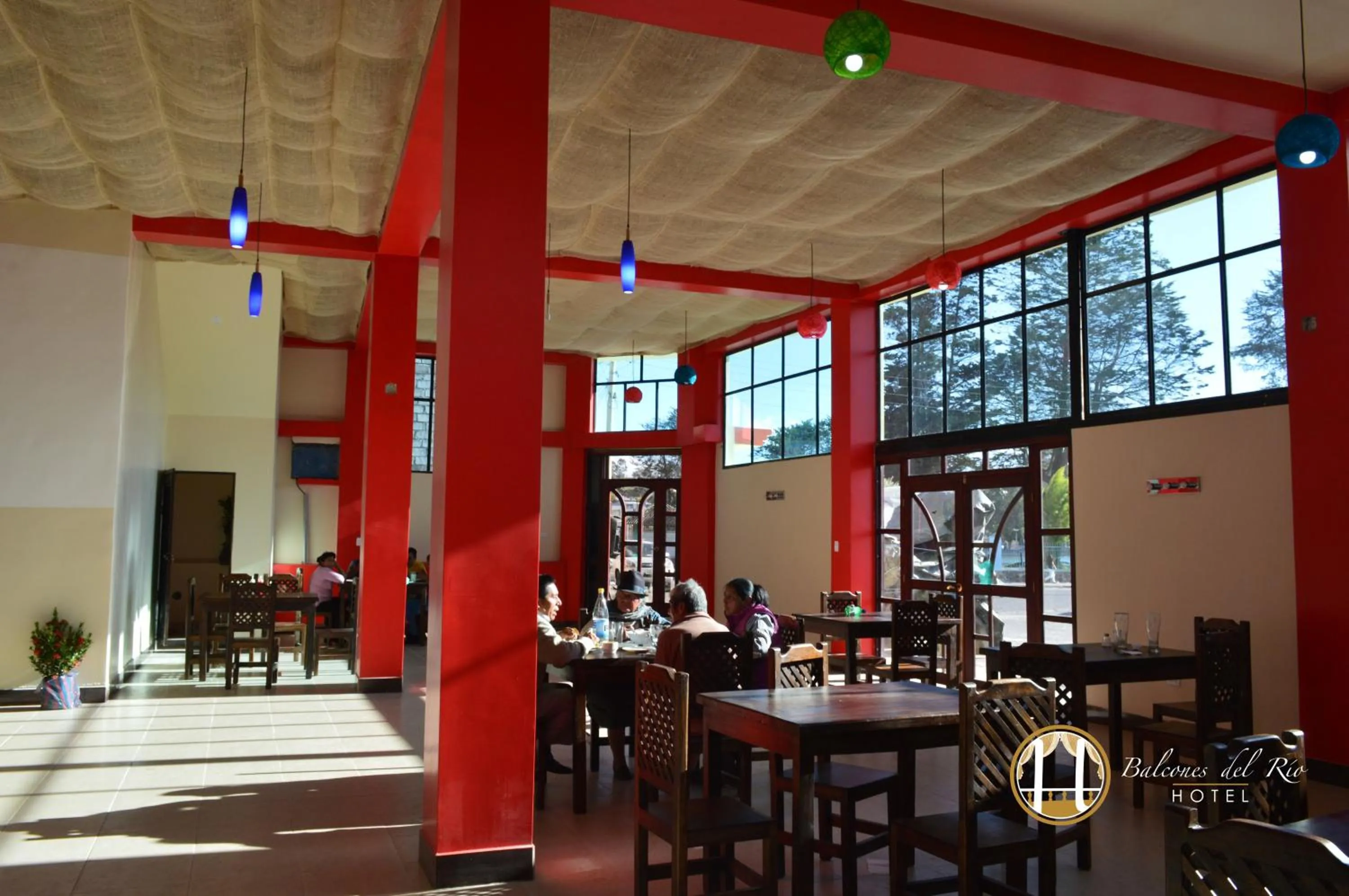 Restaurant/places to eat in Balcones del Río Hotel