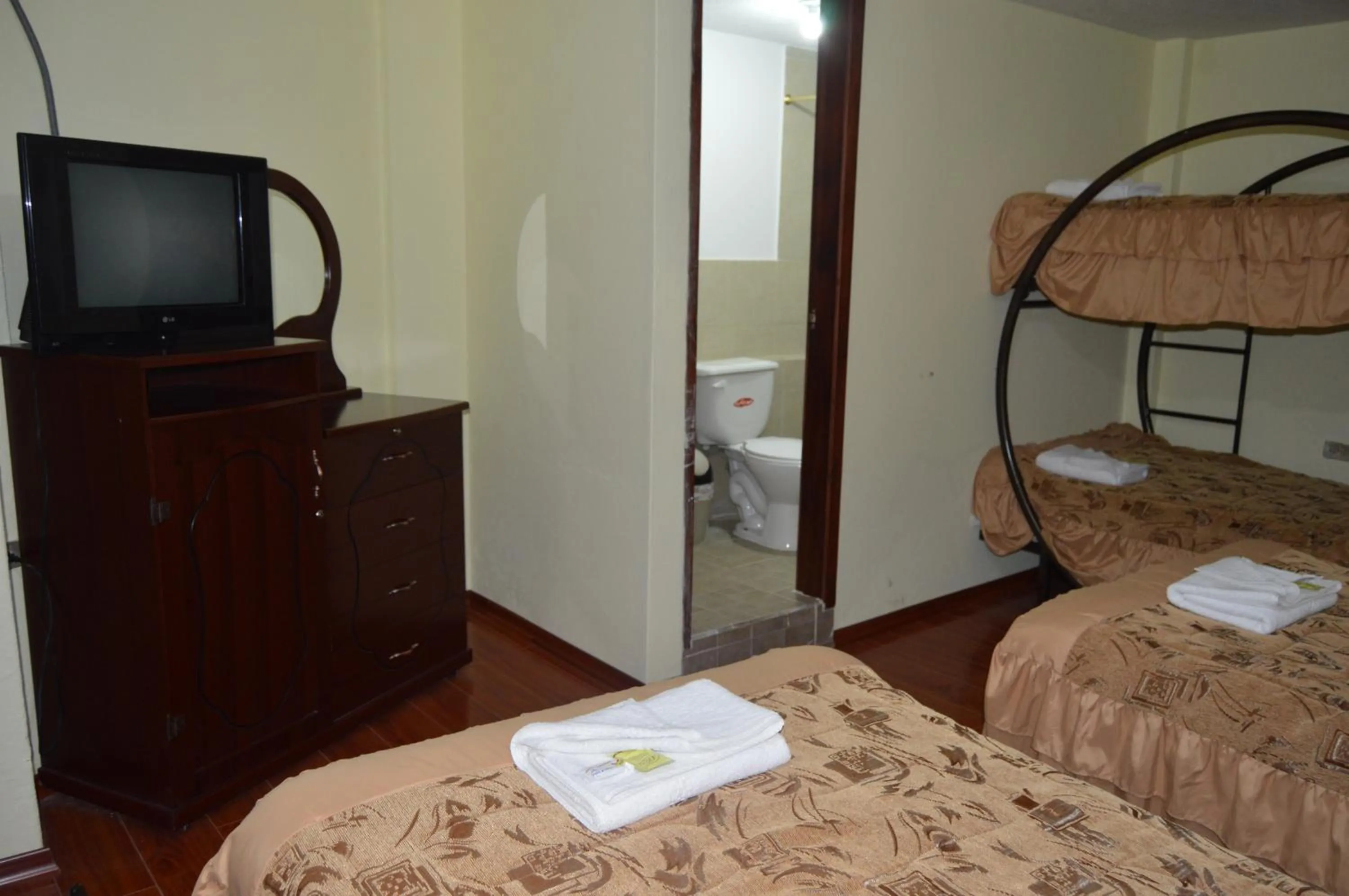 Bathroom, Bed in Balcones del Río Hotel