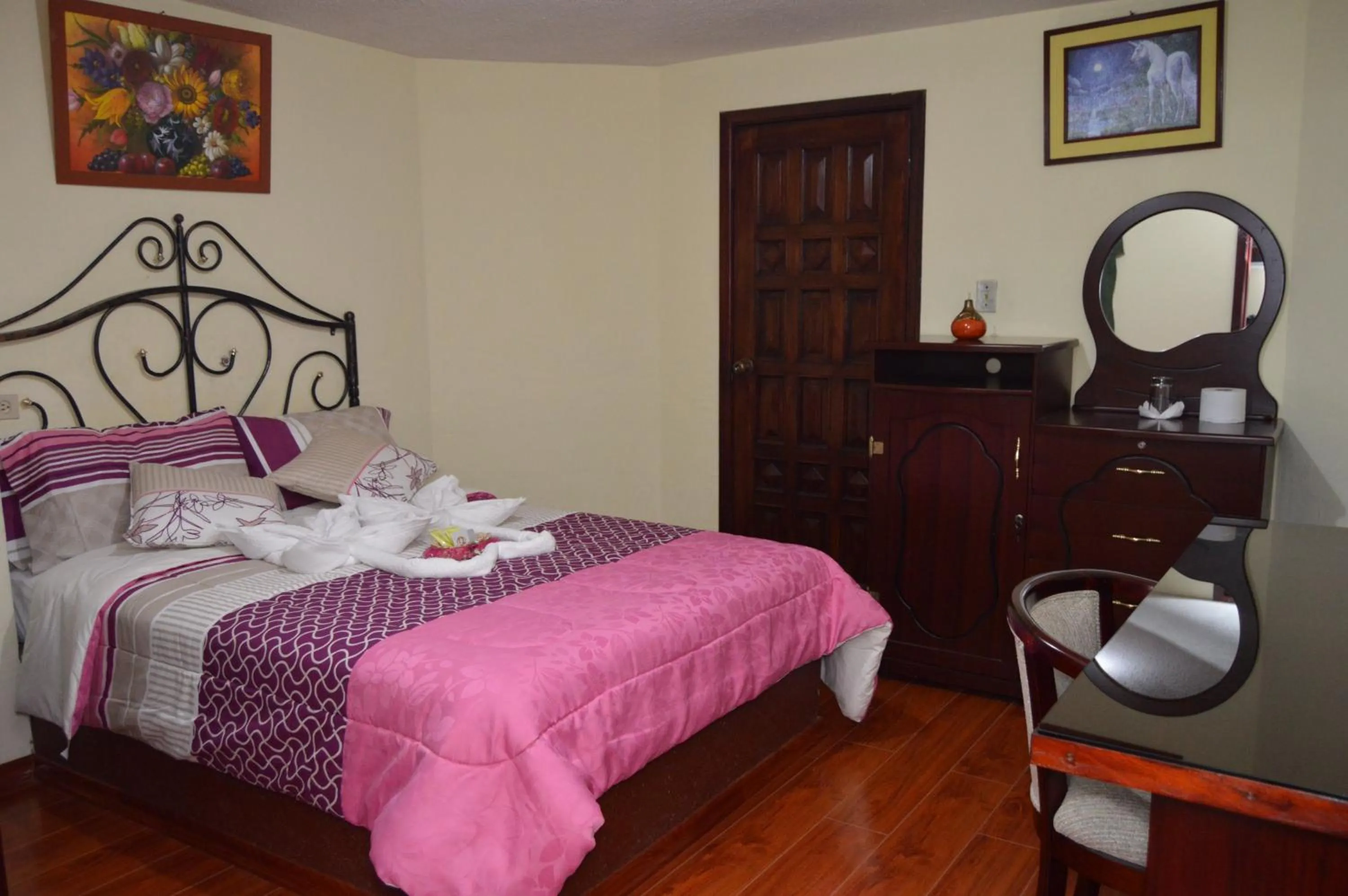 Decorative detail, Bed in Balcones del Río Hotel