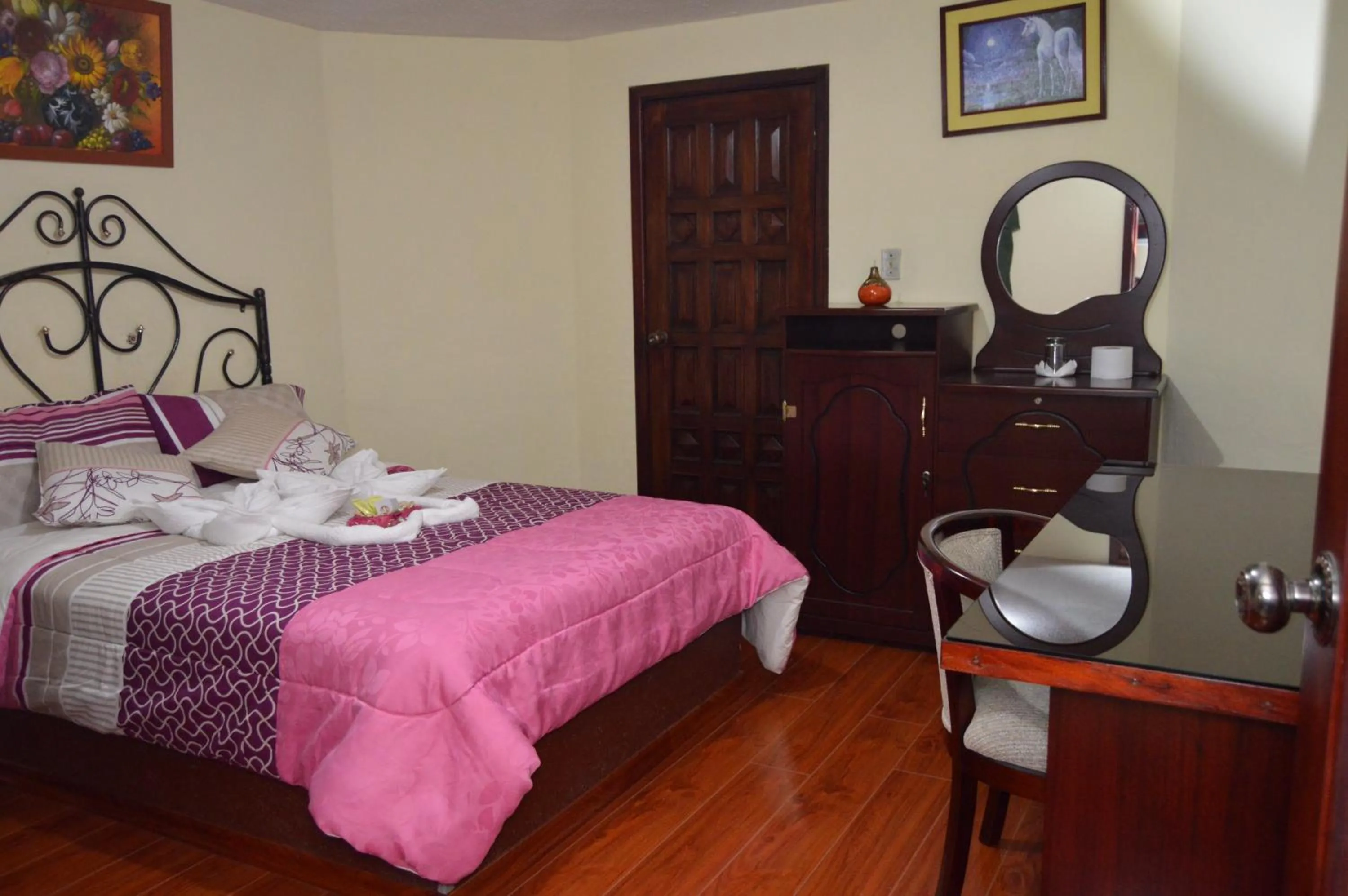 Decorative detail, Bed in Balcones del Río Hotel