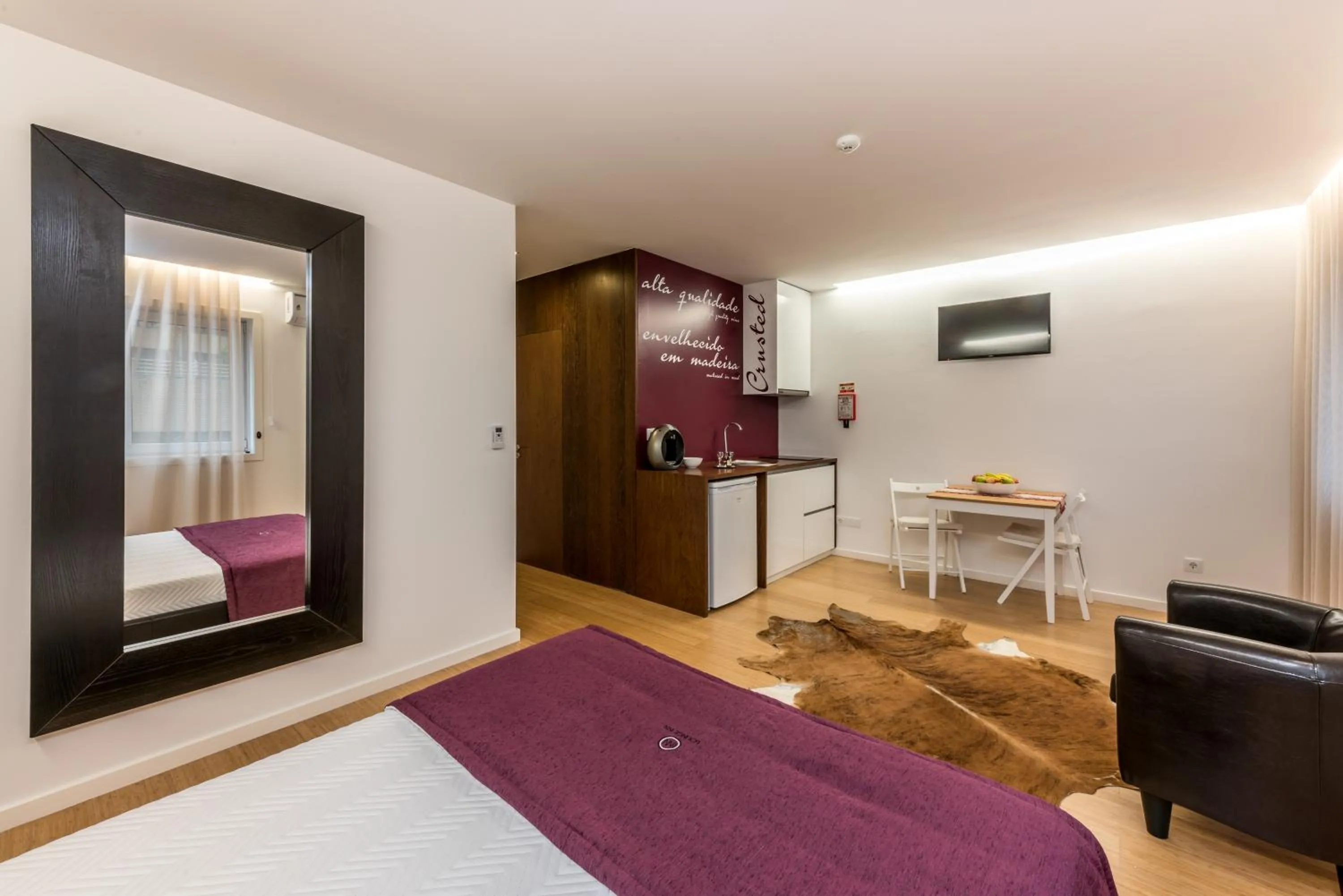 Bedroom, Bed in Lounge Inn Guest House