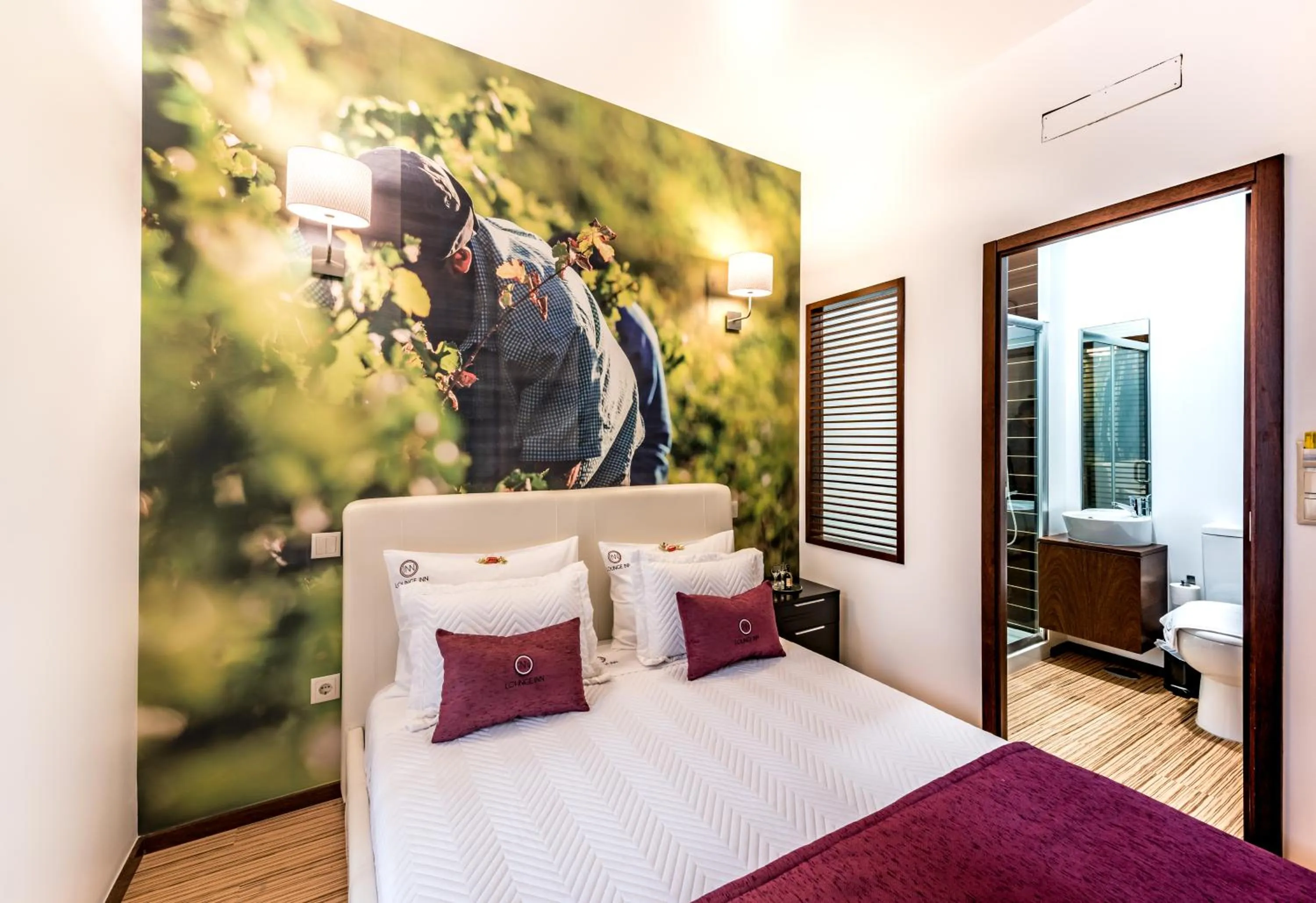 Bedroom, Bed in Lounge Inn Guest House