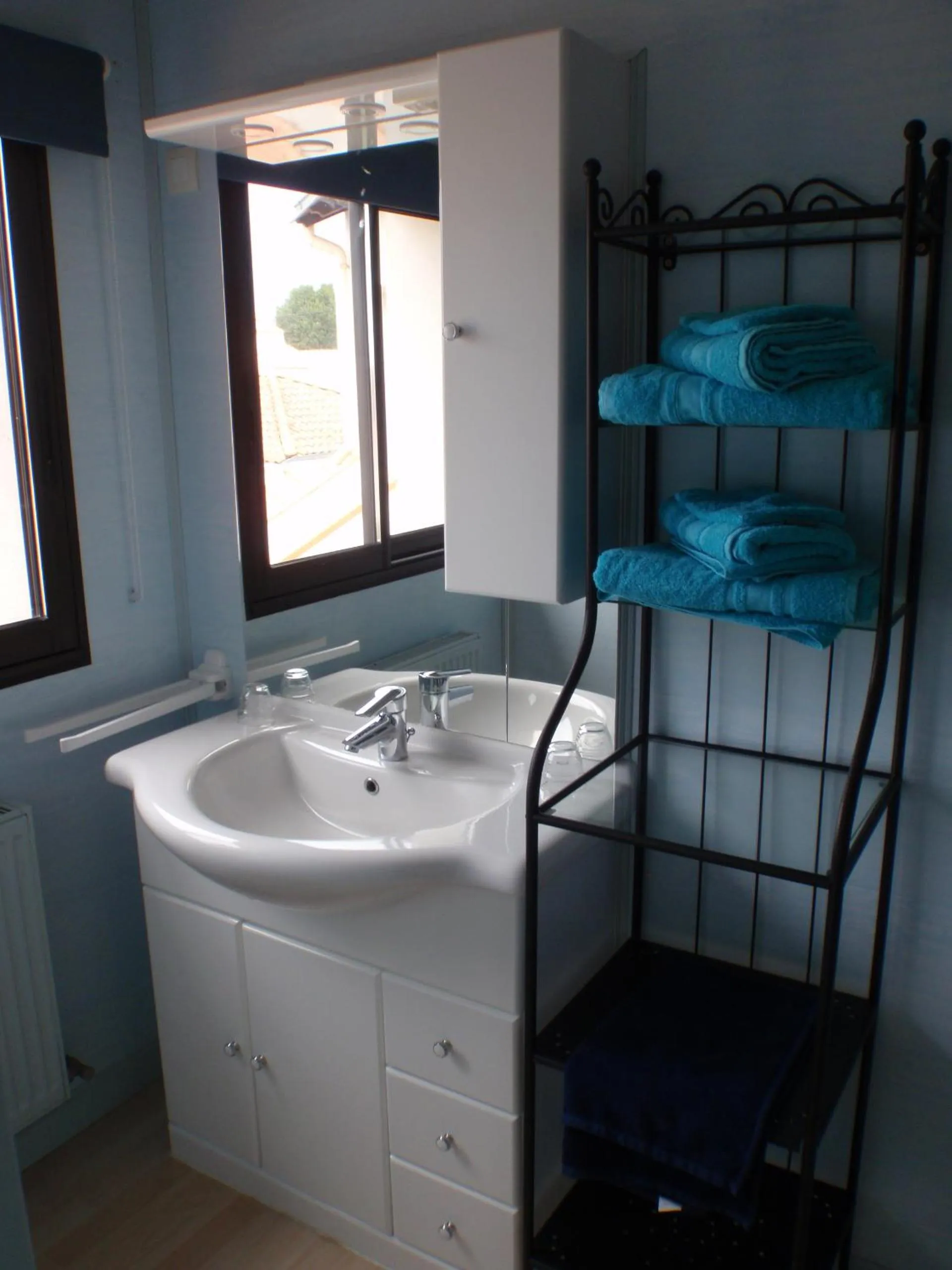 Bathroom, Bed in La Belgerie