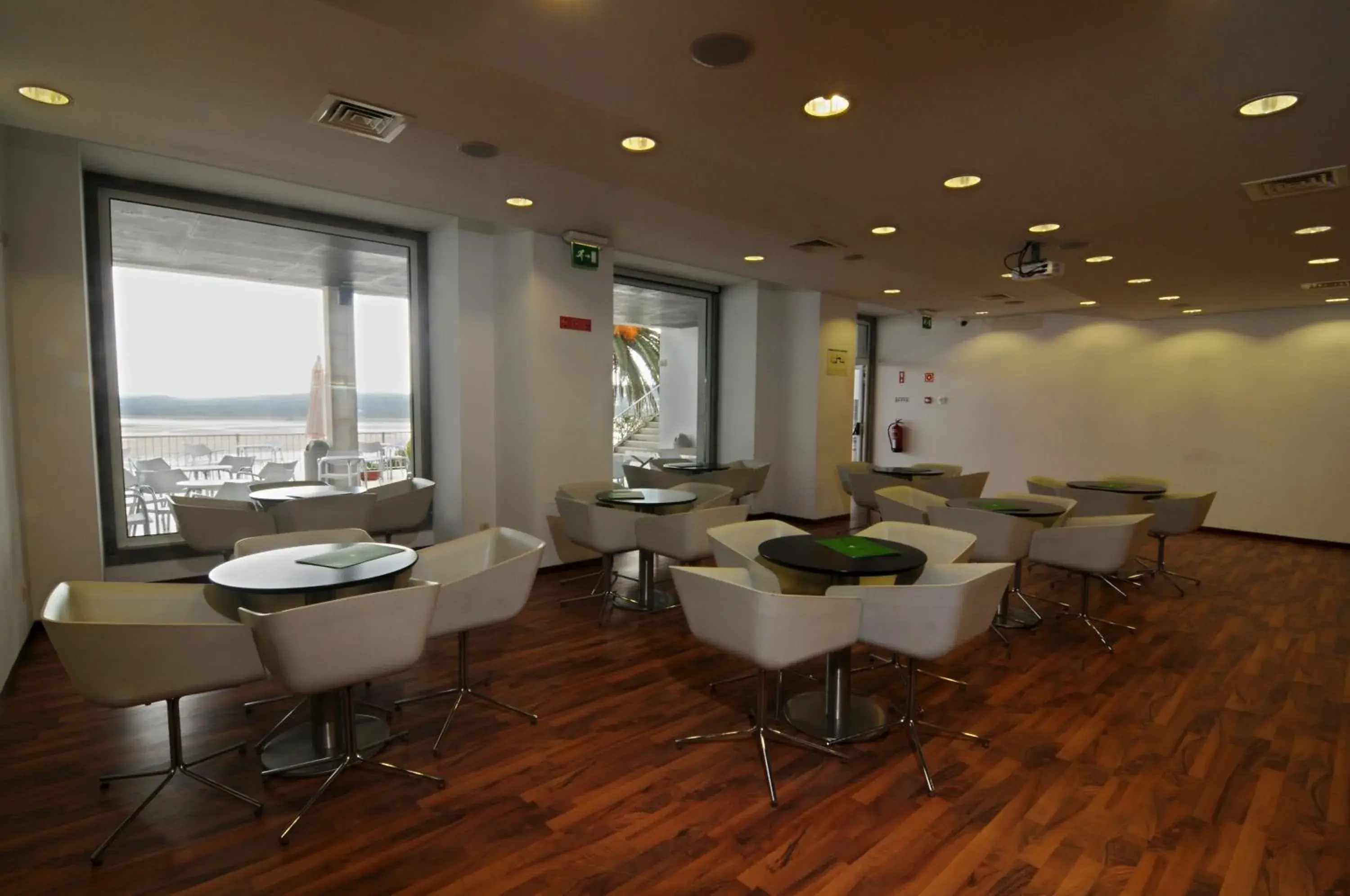 Lounge or bar in INATEL Foz Do Arelho Lounge or bar in INATEL Foz Do Arelho