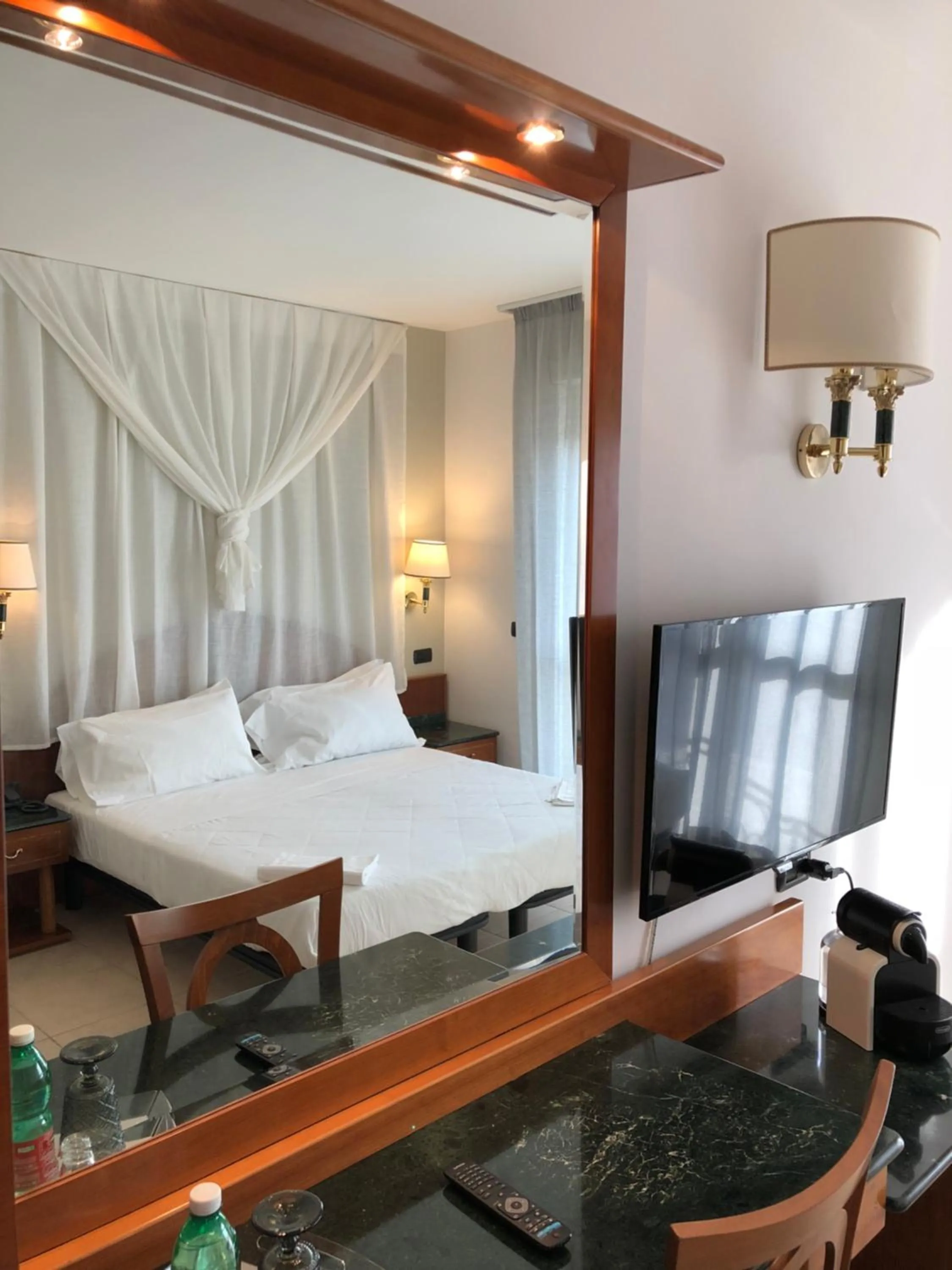 TV and multimedia, Bed in Ariae Dépendance - Alihotels