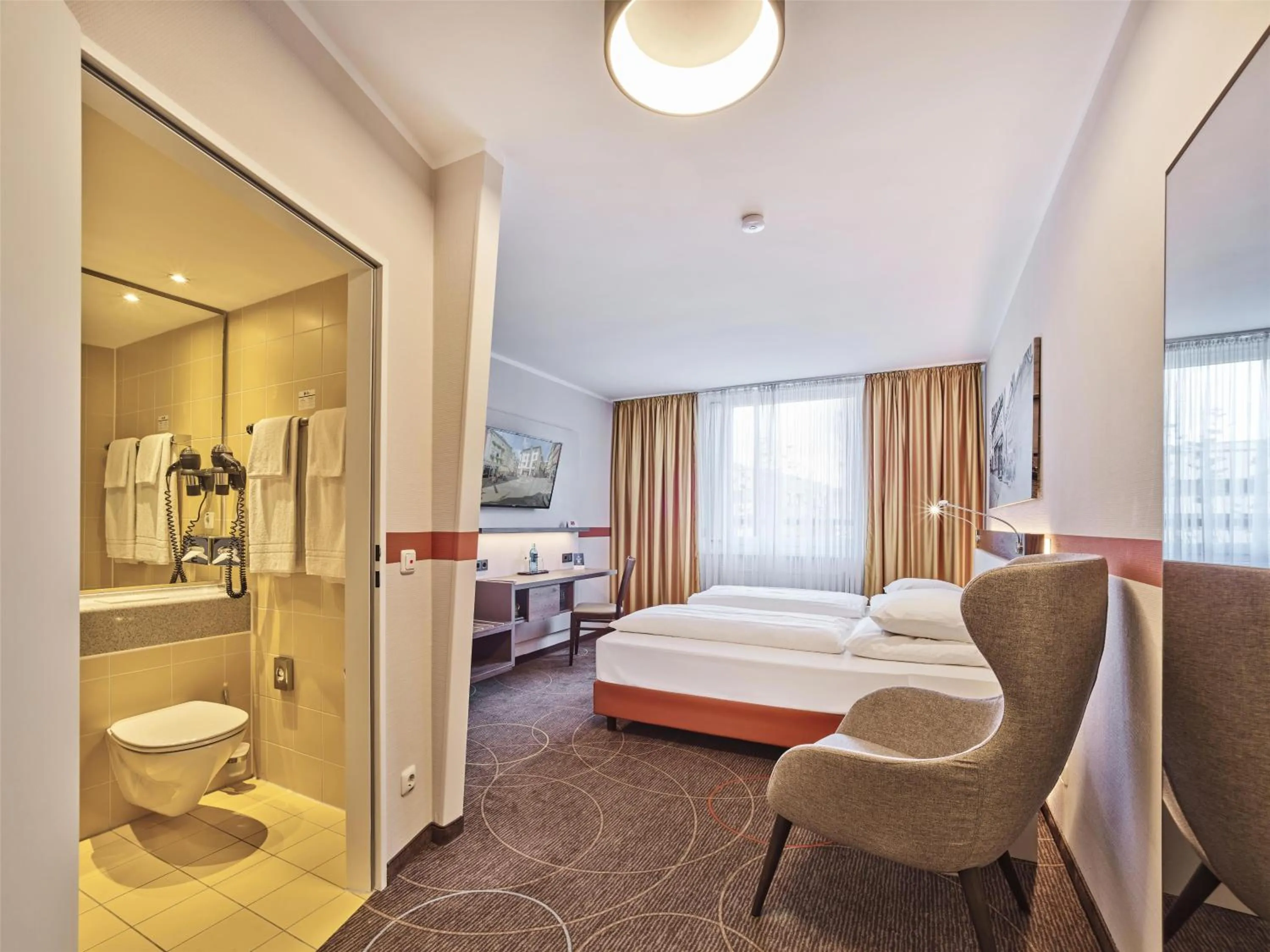 Bathroom, Bed in Best Western Hotel Wetzlar