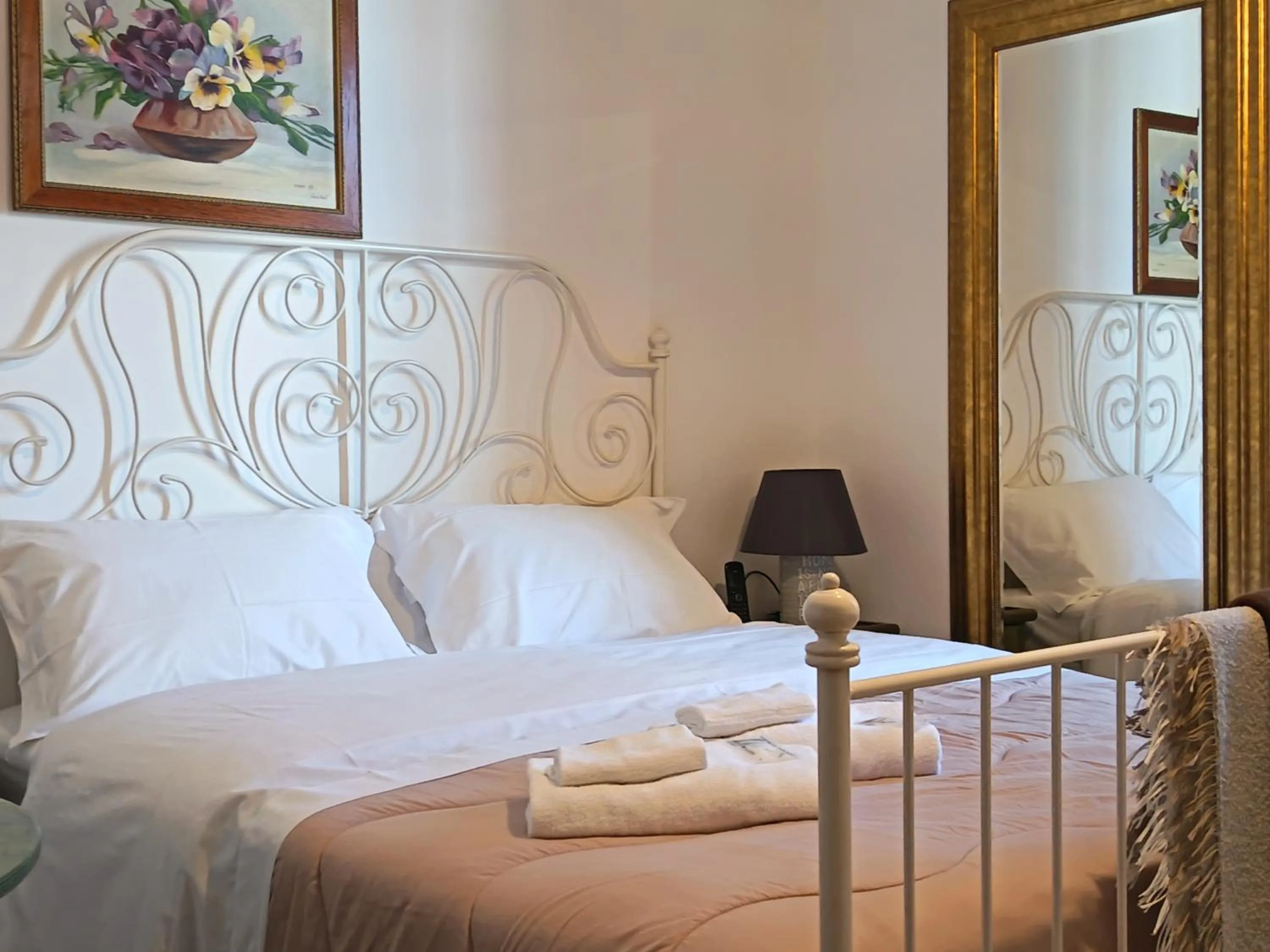 Bedroom, Bed in I Vespri