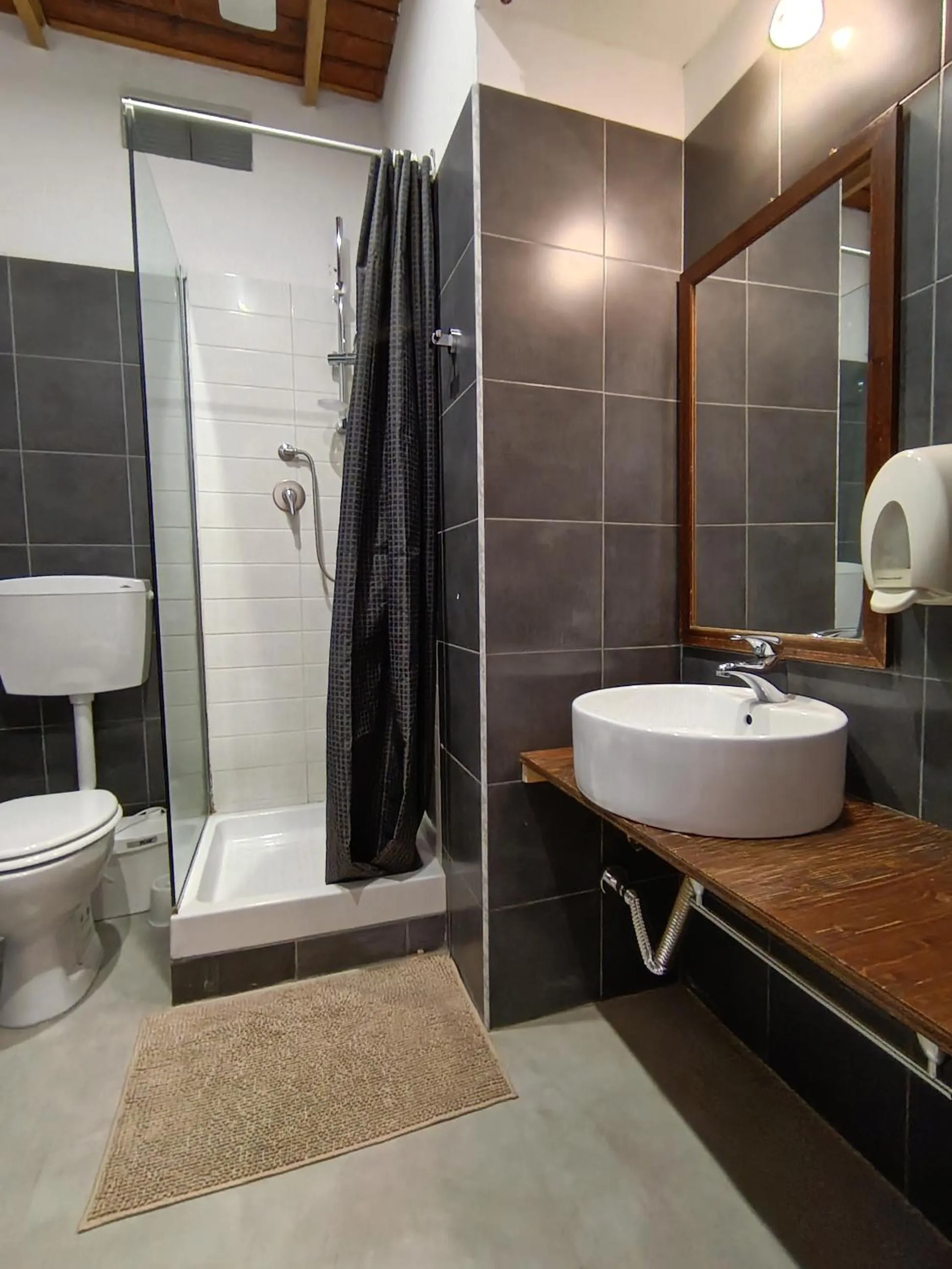 Bathroom in I Vespri