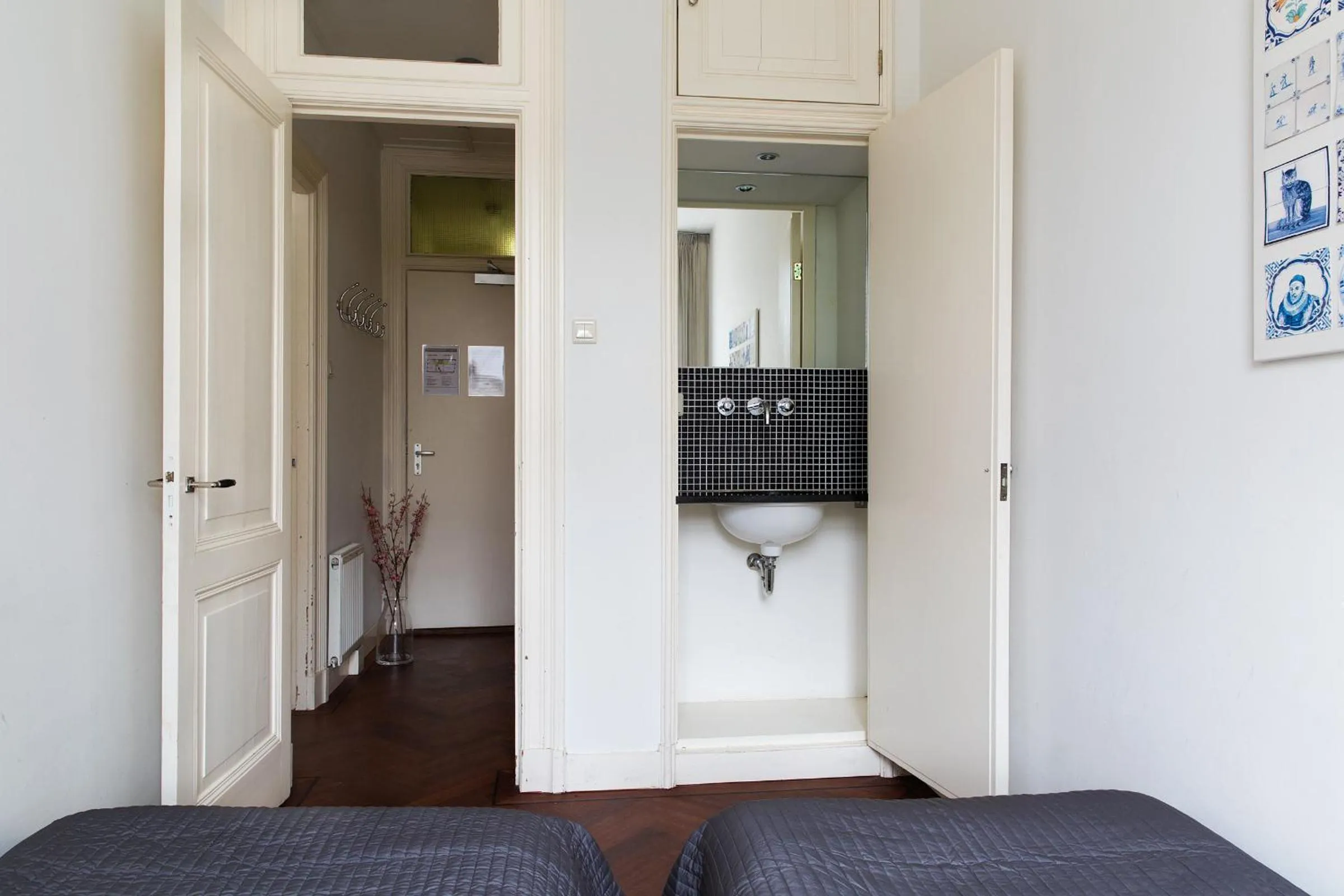 Decorative detail in Marnix Classic: Group Getaway