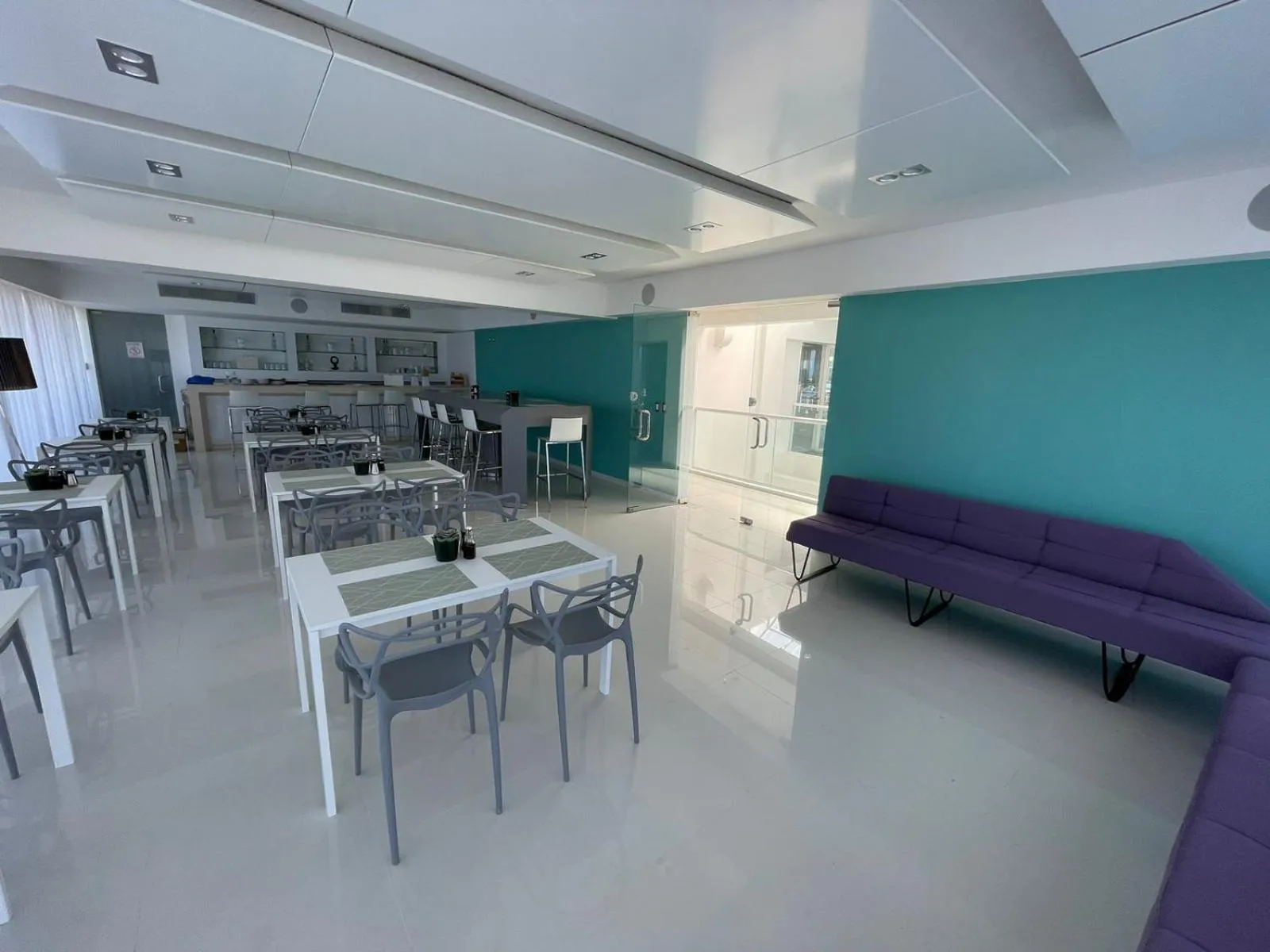 Restaurant/places to eat in Lincoln Suite