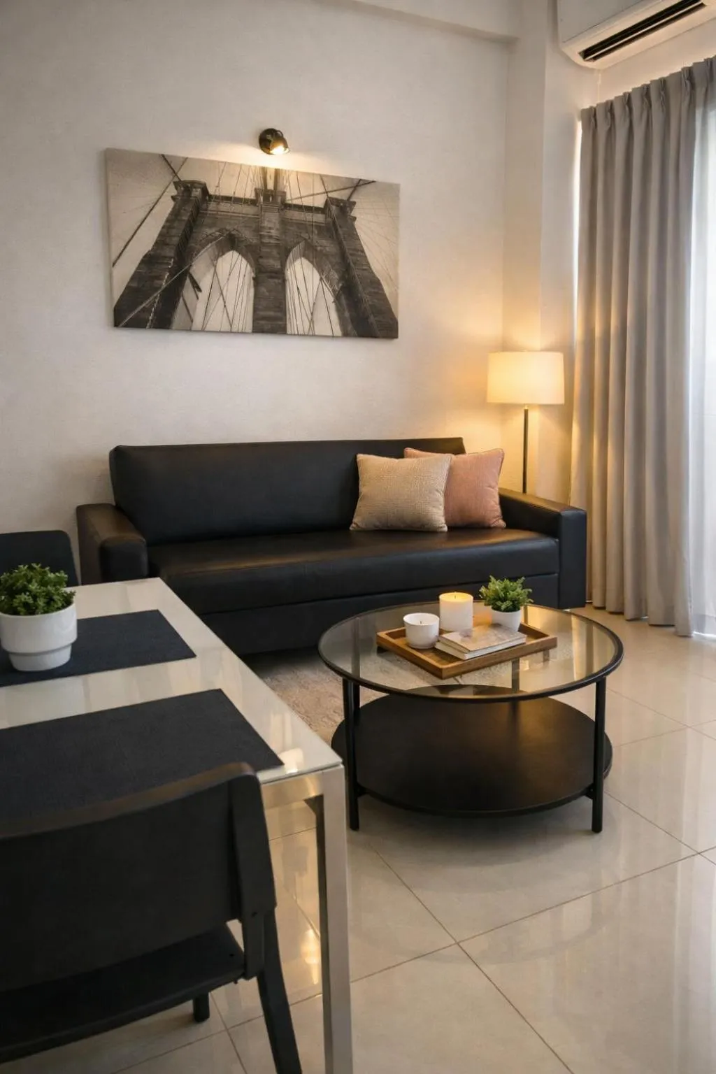 Living room in Lincoln Suite