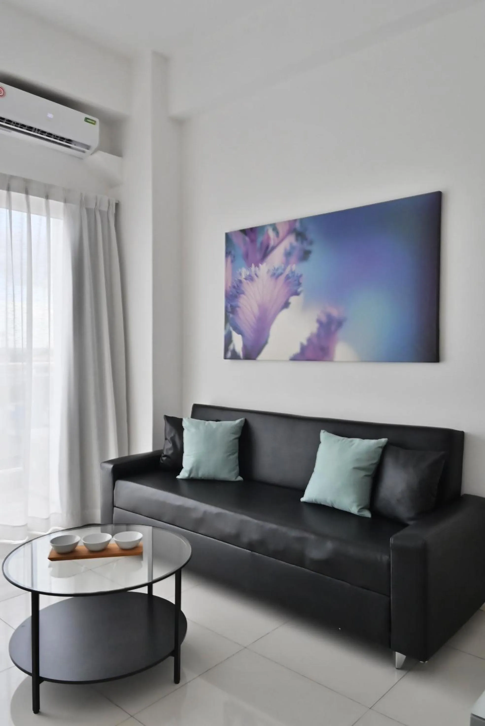 Living room in Lincoln Suite