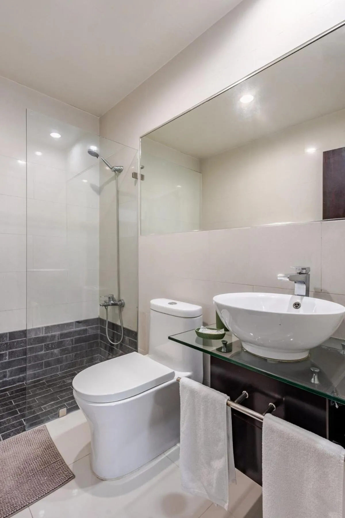 Bathroom in Lincoln Suite