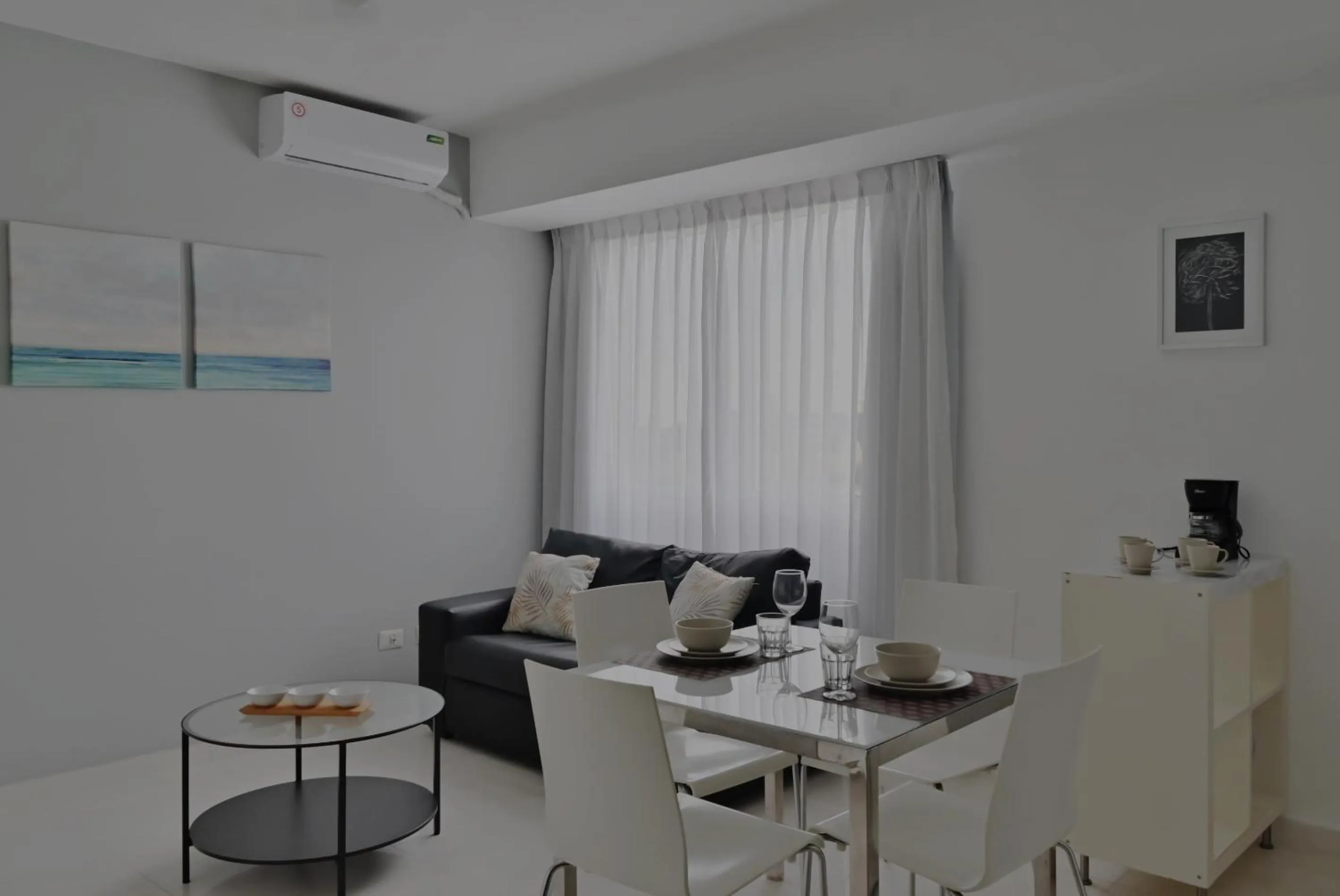 Living room in Lincoln Suite