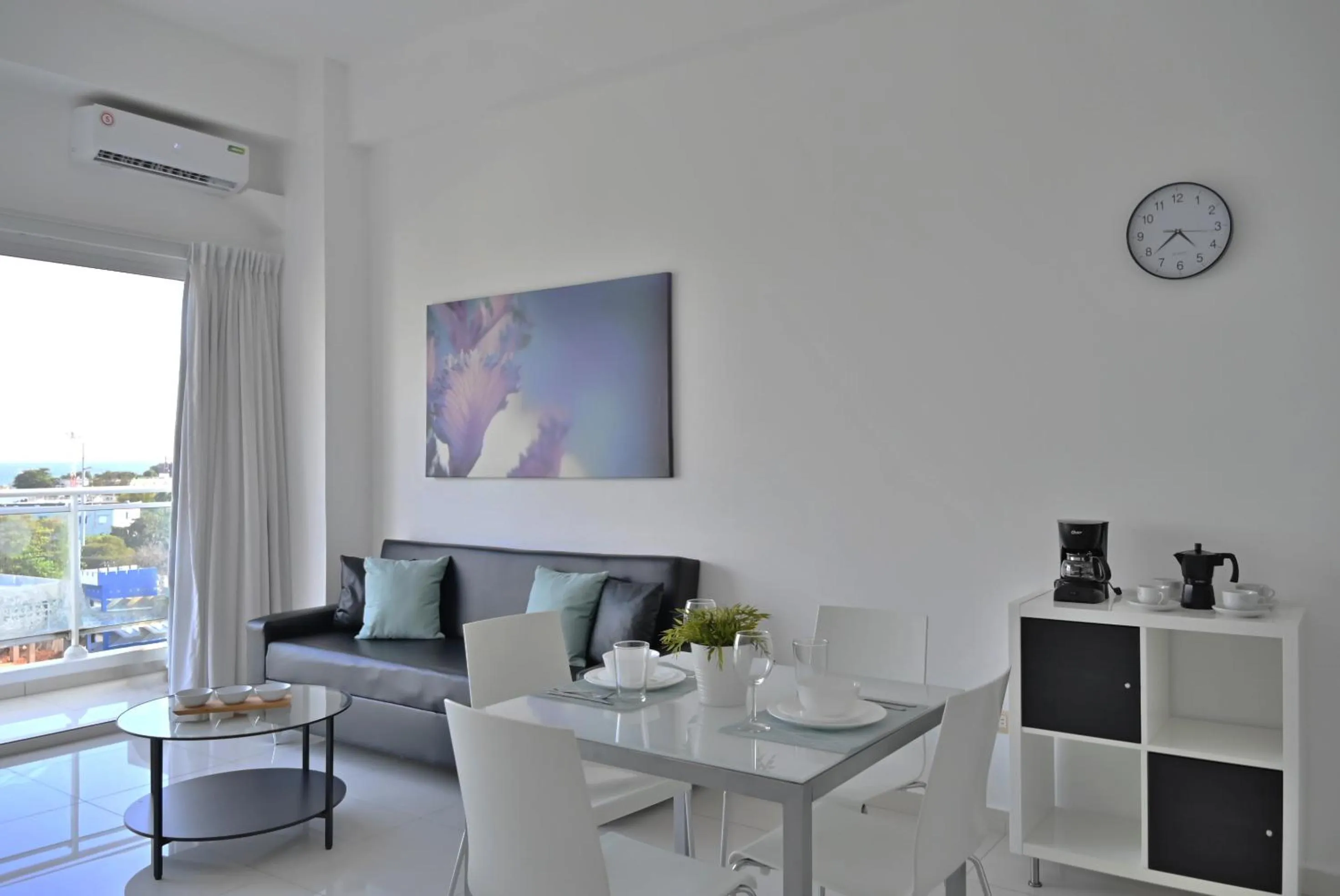 Living room in Lincoln Suite