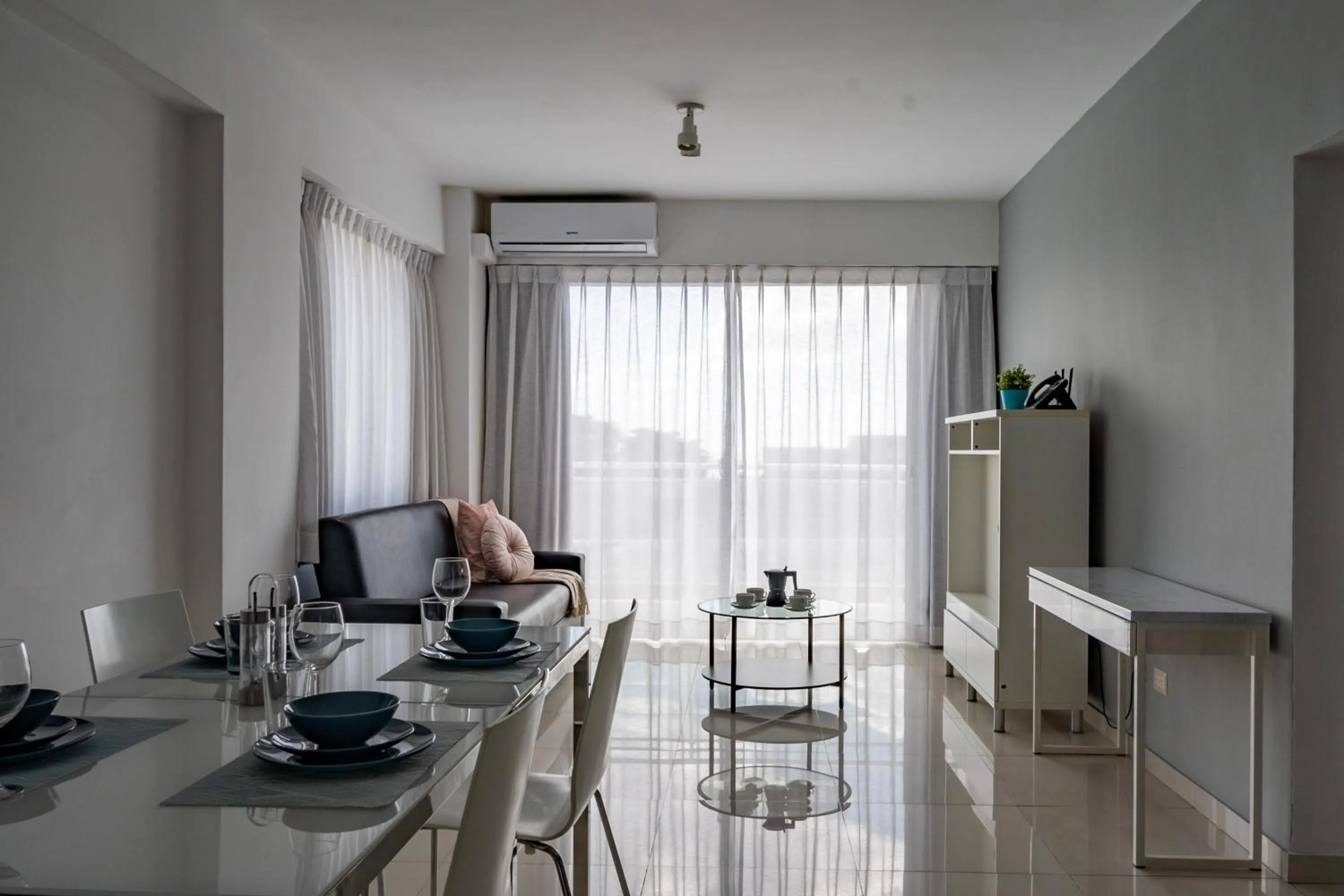 Living room in Lincoln Suite