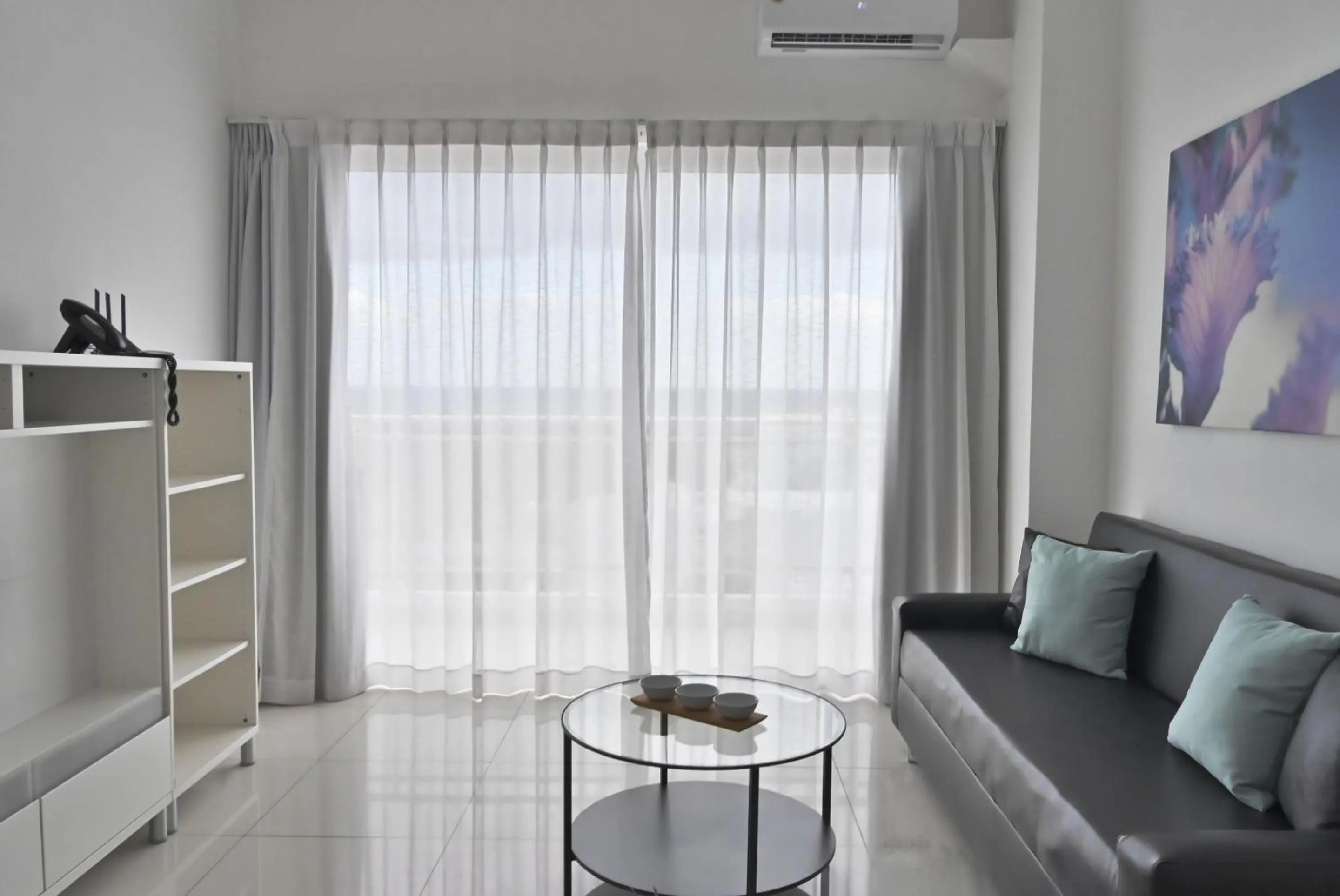 Living room in Lincoln Suite