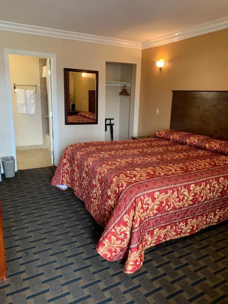 Bed in Fullerton Lodge Bed in Fullerton Lodge