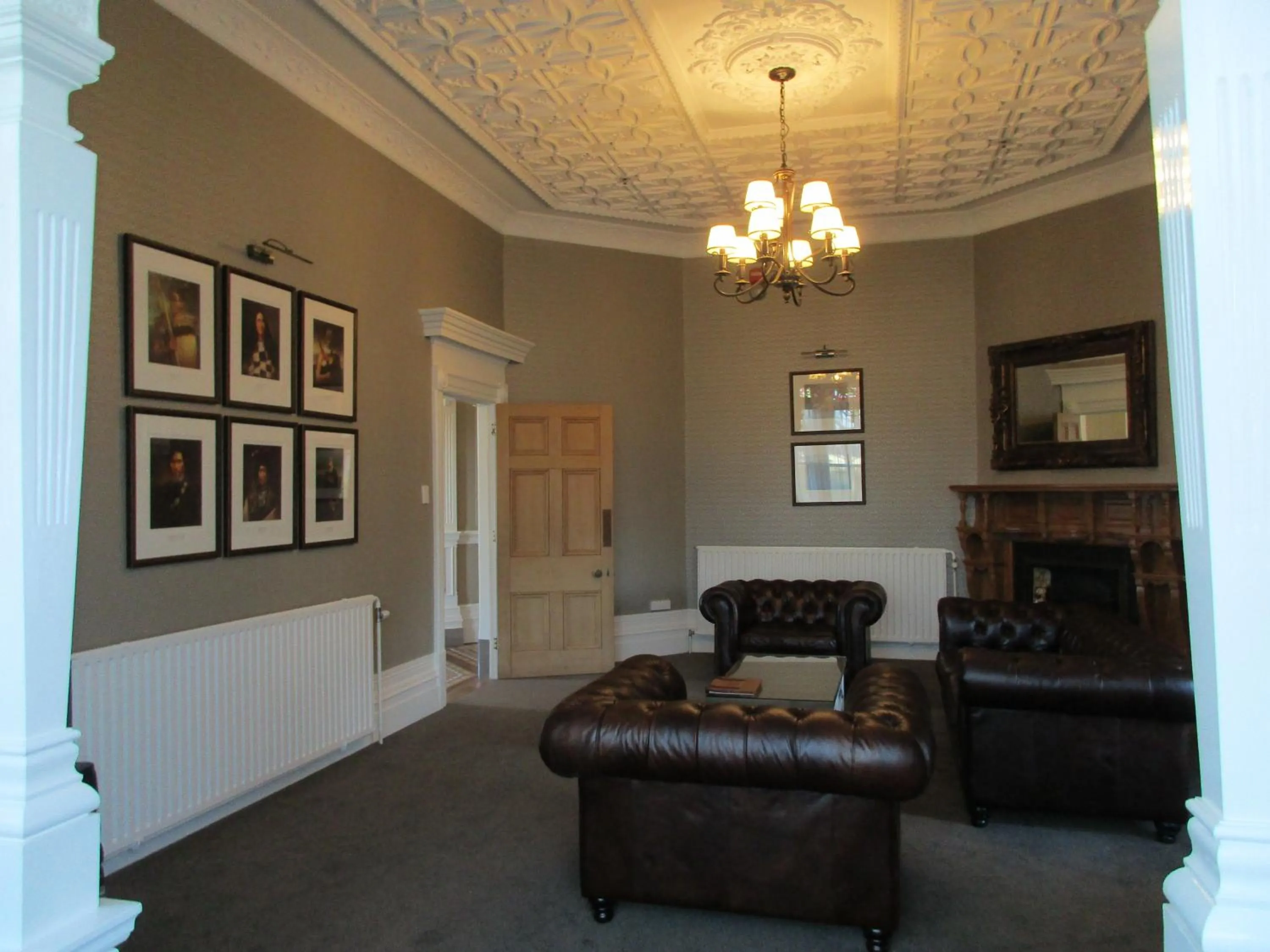 Communal lounge/ TV room in Valmai House & Motel Cambridge