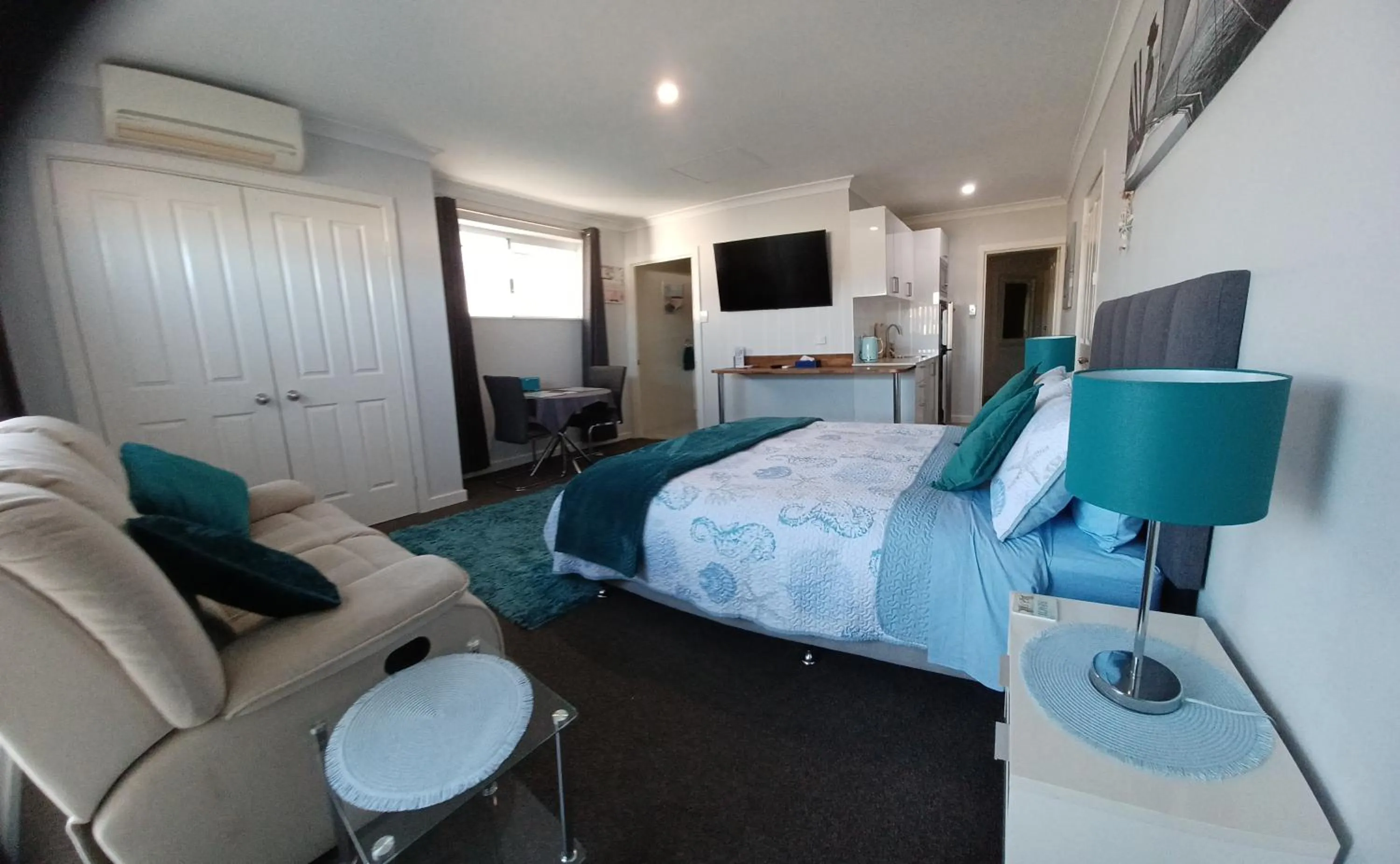 Bed in Palm Beach Guest House