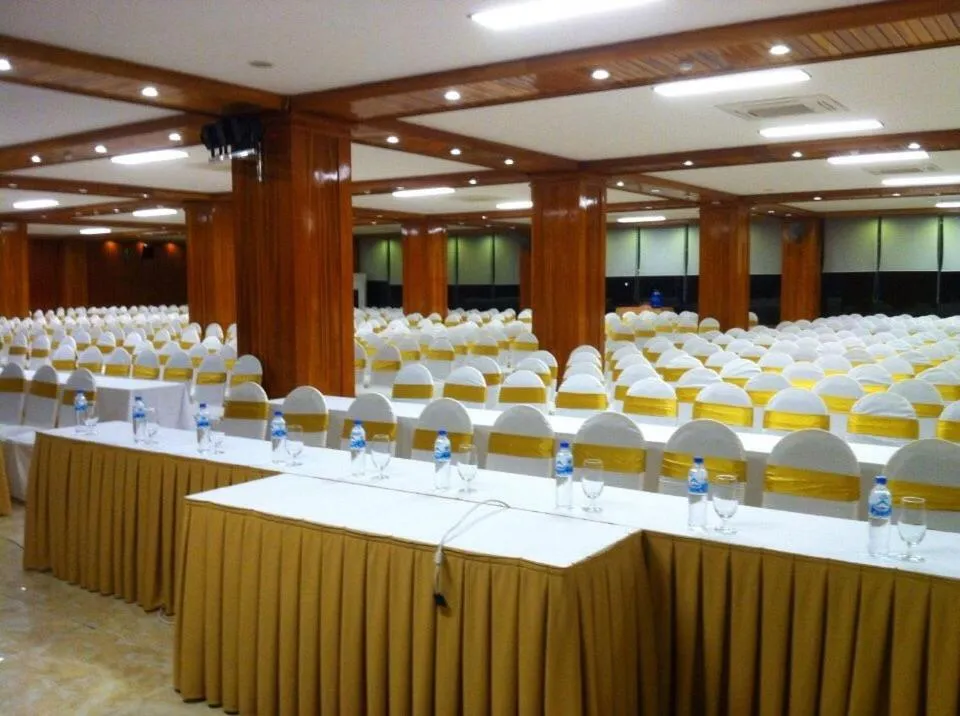 Meeting/conference room in Vinh Plaza Hotel