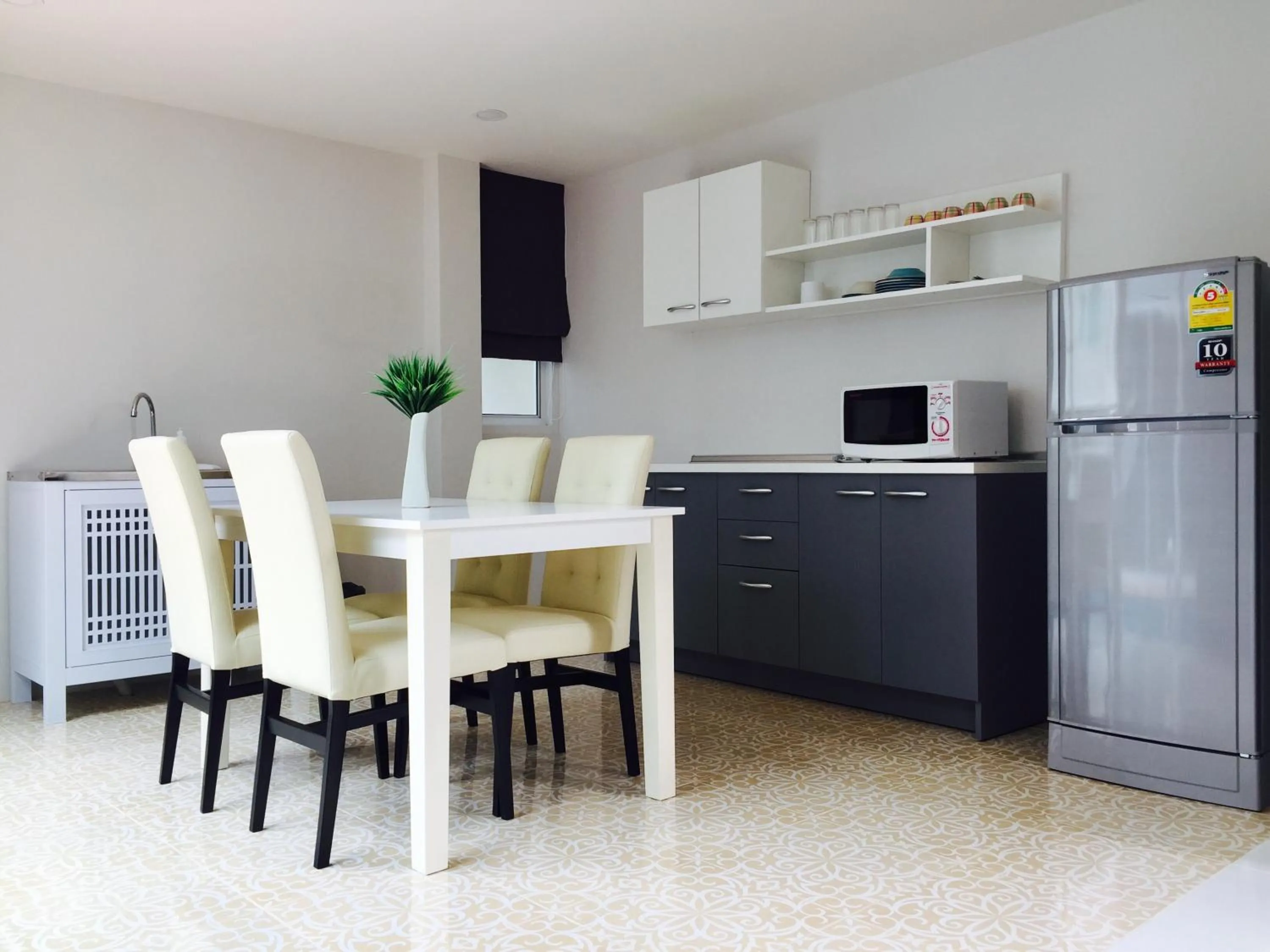 Dining area, Kitchen/Kitchenette in Mondara Vacation Home