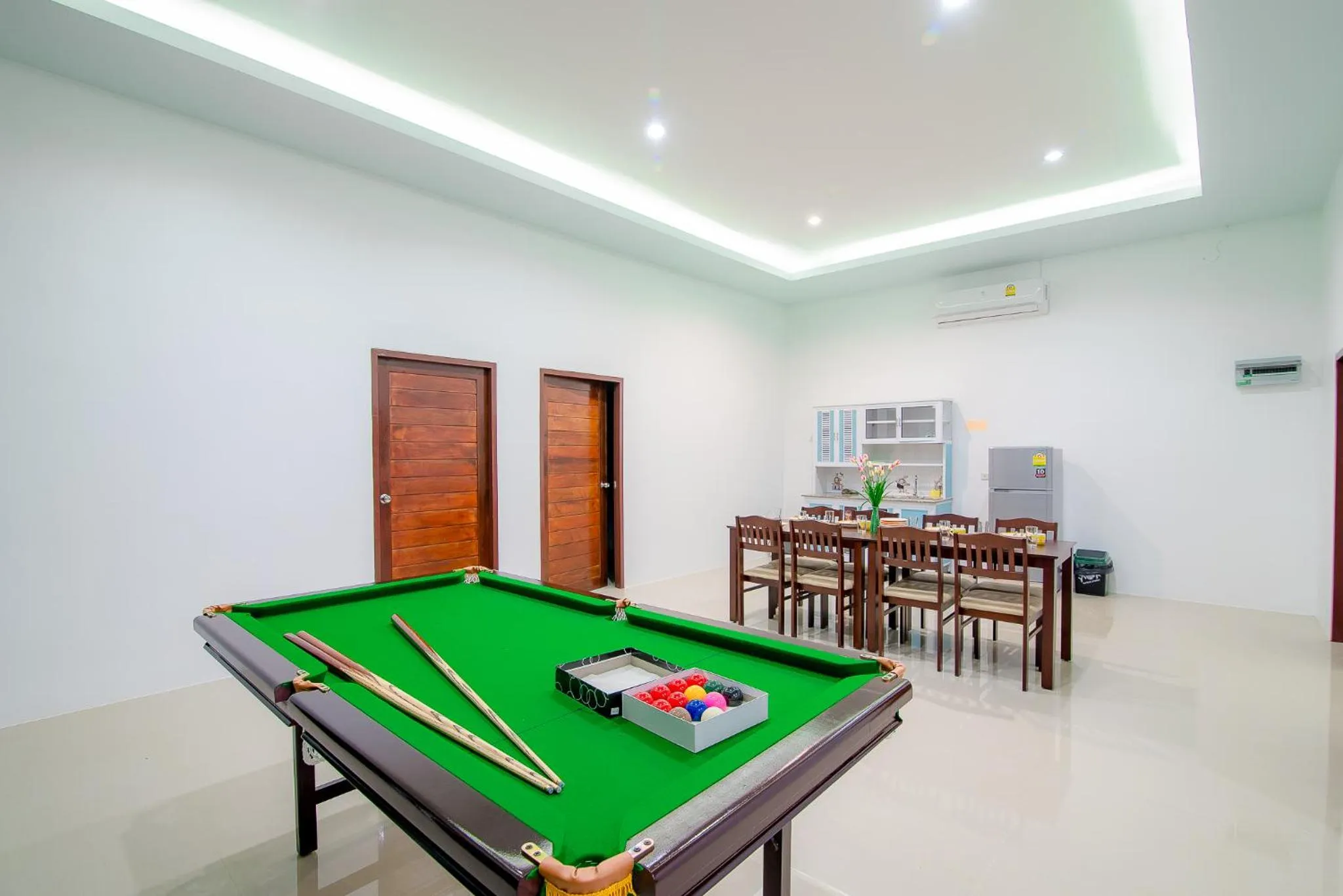Billiards in Mondara Vacation Home