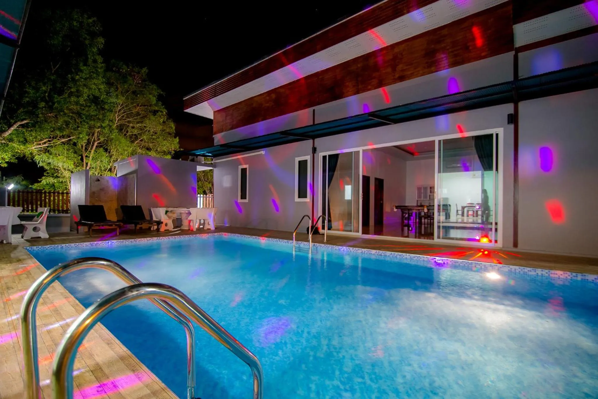 Swimming Pool in Mondara Vacation Home