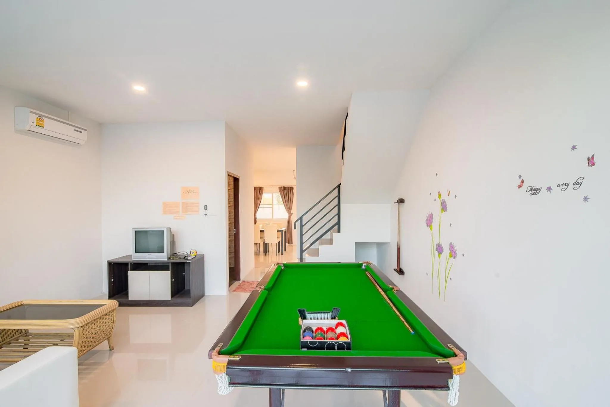 Billiards in Mondara Vacation Home