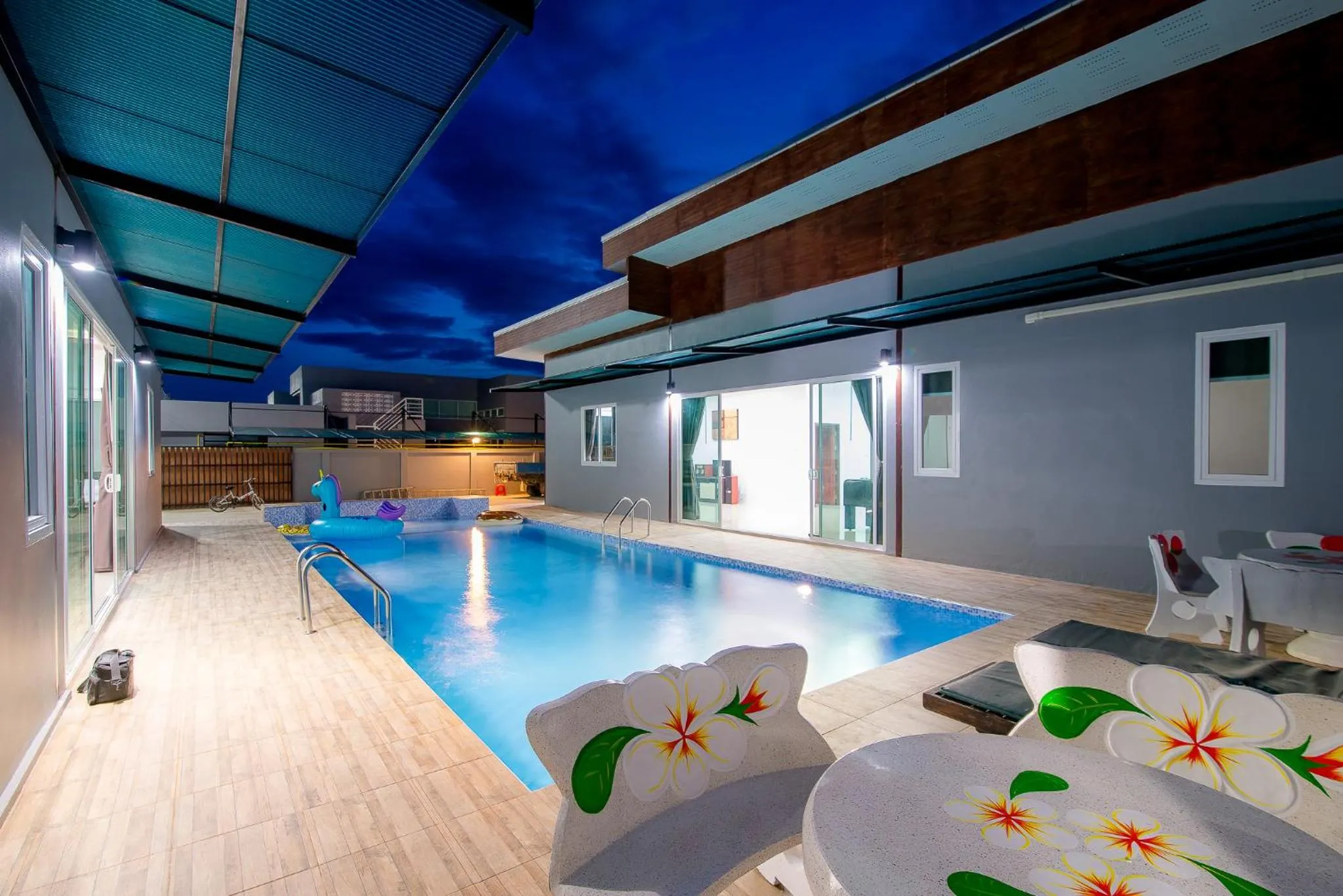 Swimming Pool in Mondara Vacation Home
