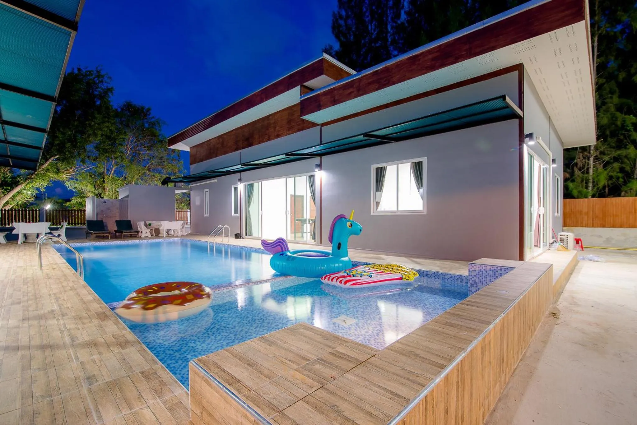 Swimming Pool in Mondara Vacation Home