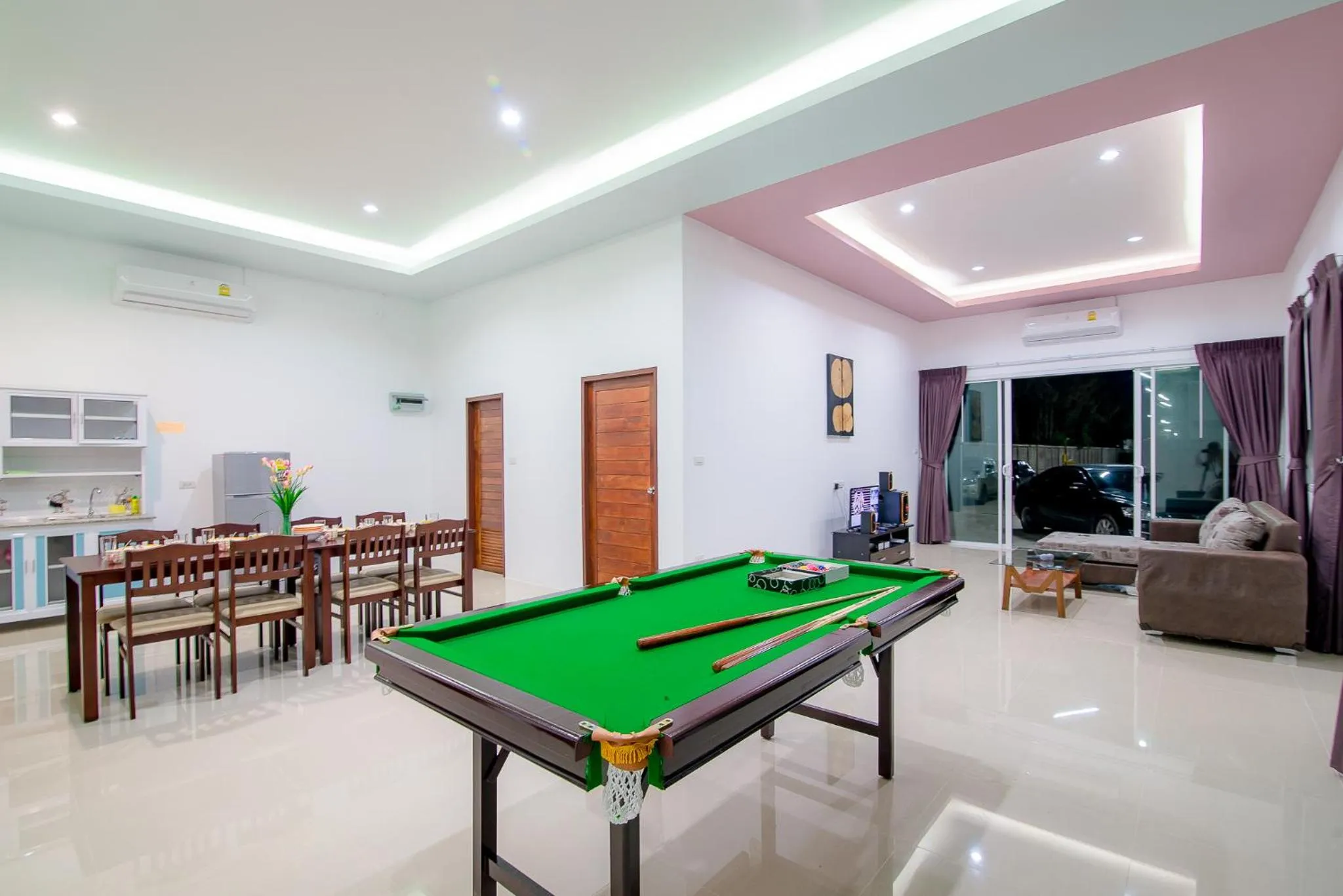 Billiards in Mondara Vacation Home