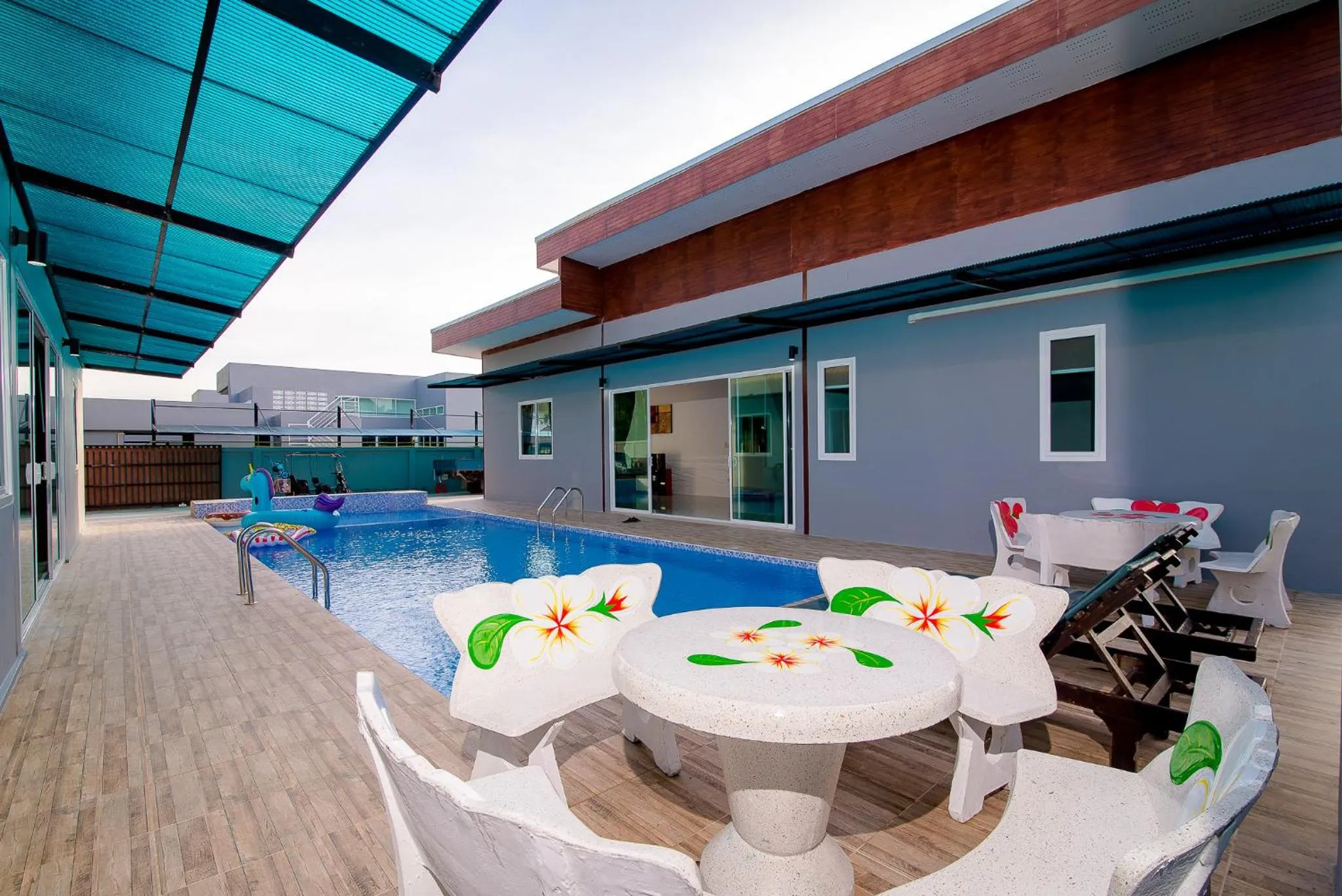 Swimming Pool in Mondara Vacation Home