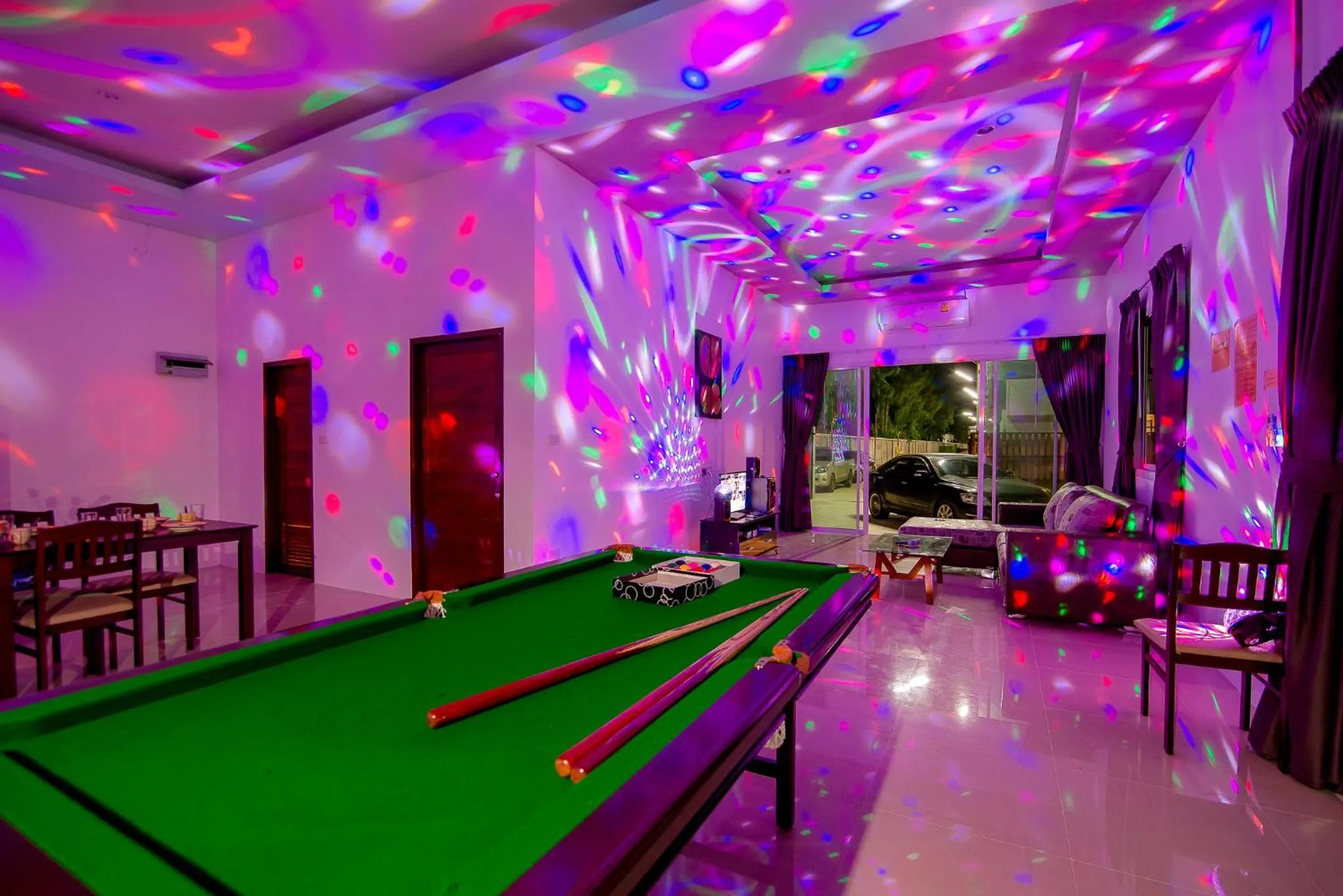 Billiards in Mondara Vacation Home