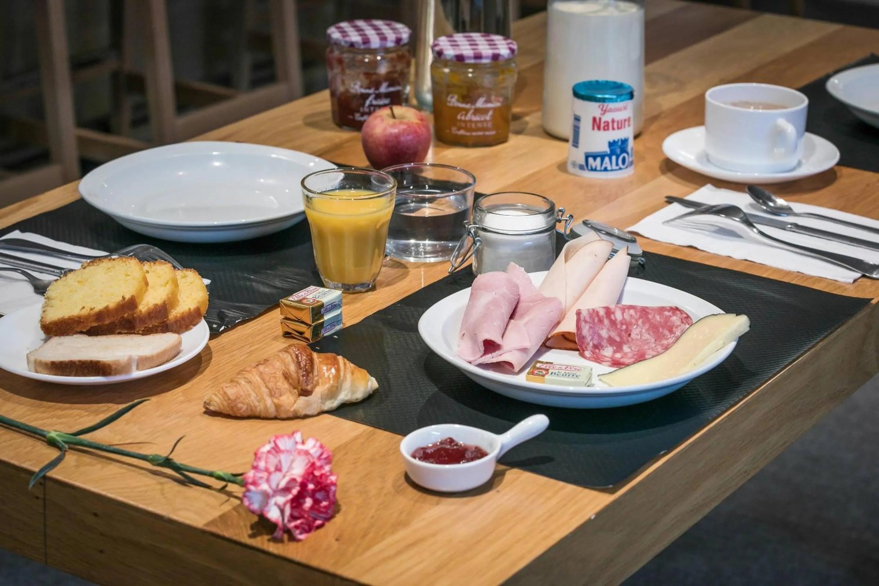 Breakfast in Comfort Aparthotel Lourdes Lorda