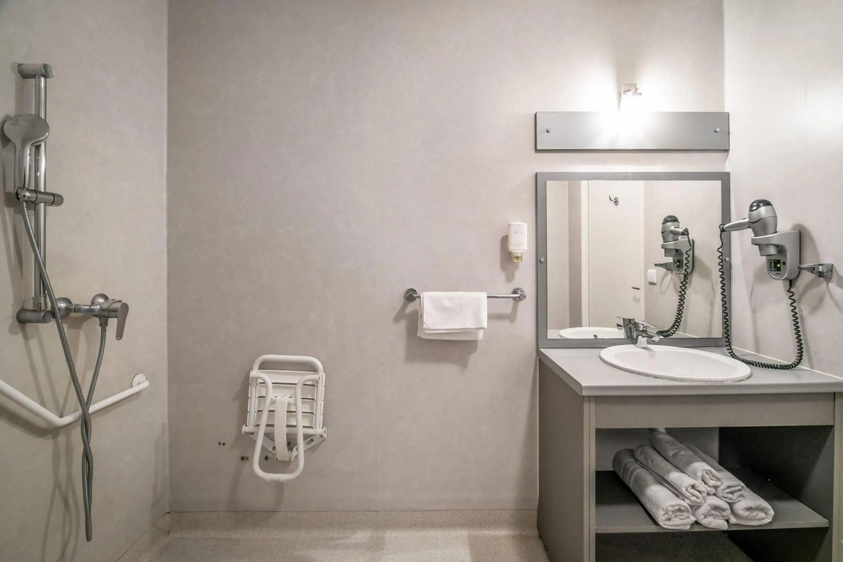 Bedroom in Comfort Aparthotel Lourdes Lorda