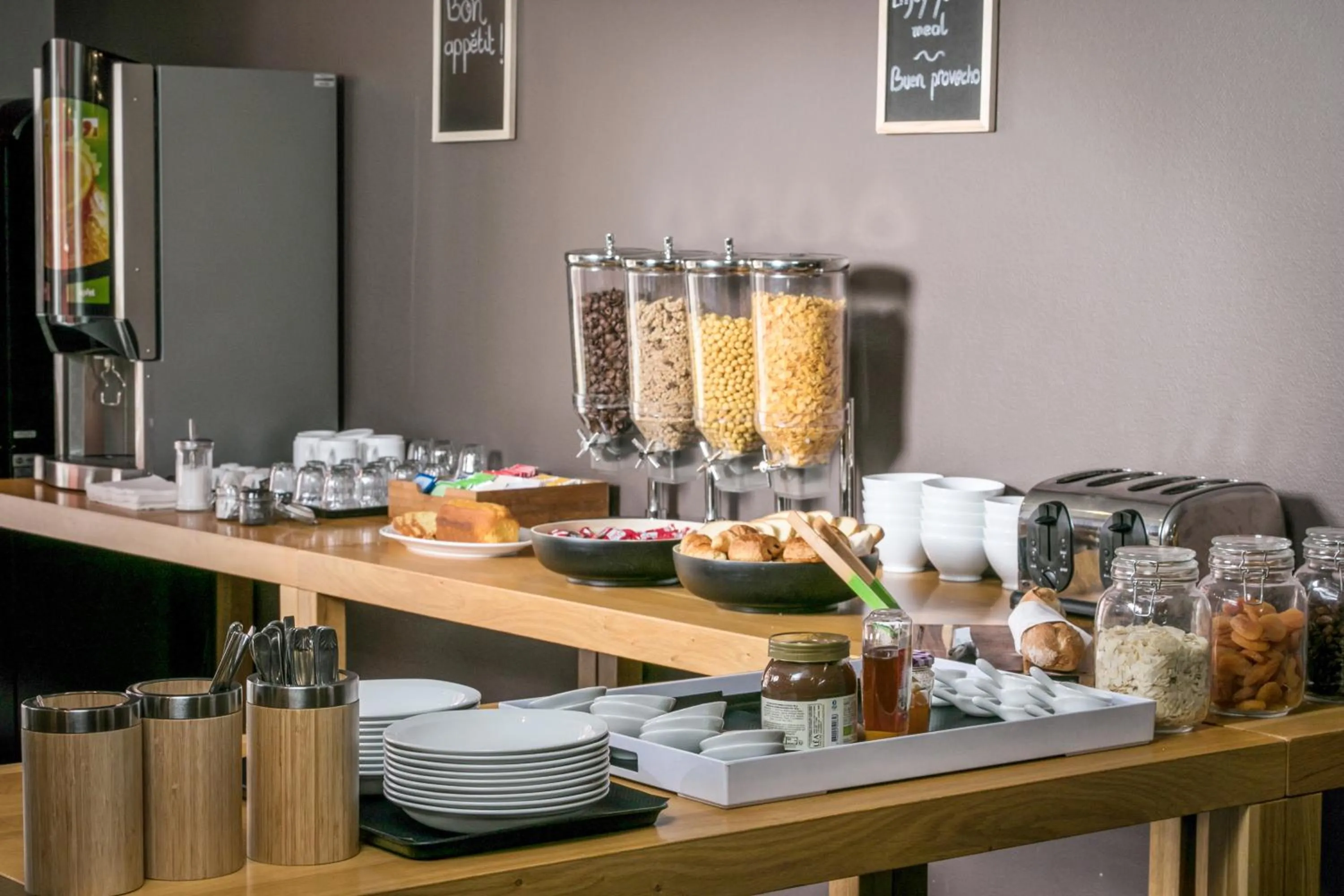 Continental breakfast in Comfort Aparthotel Lourdes Lorda