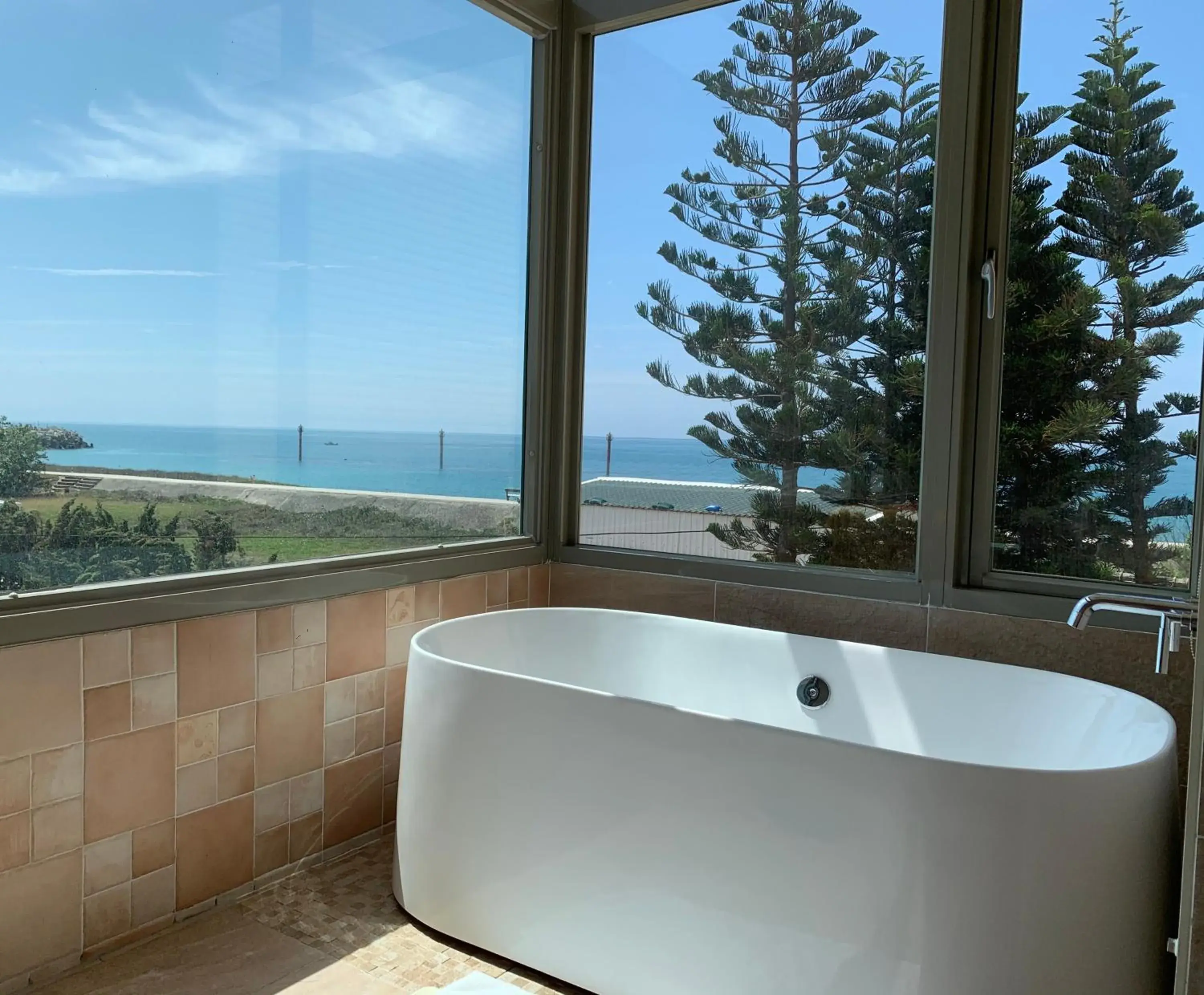 Family Room with Sea View in Beachcastle & Sea View Villa Family Room with Sea View in Beachcastle & Sea View Villa