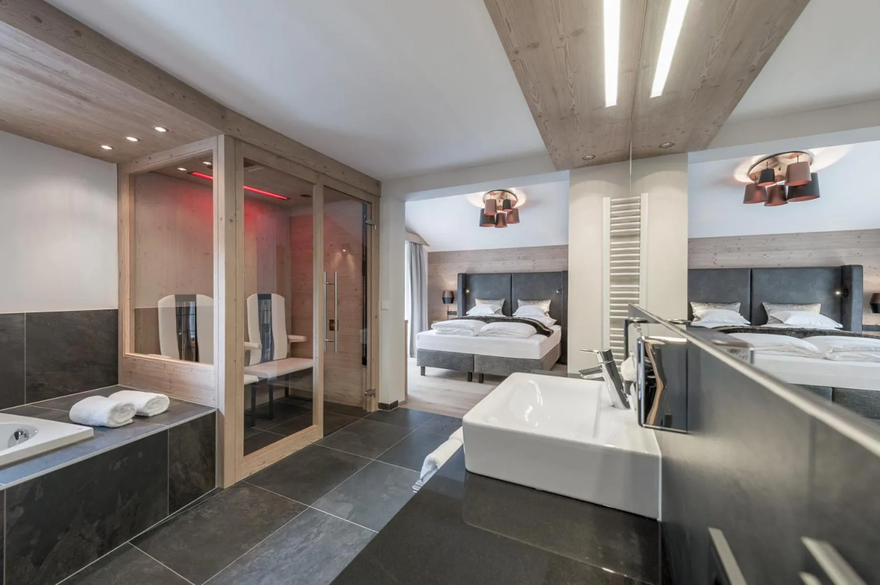 Bathroom, Bed in The Secret Sölden