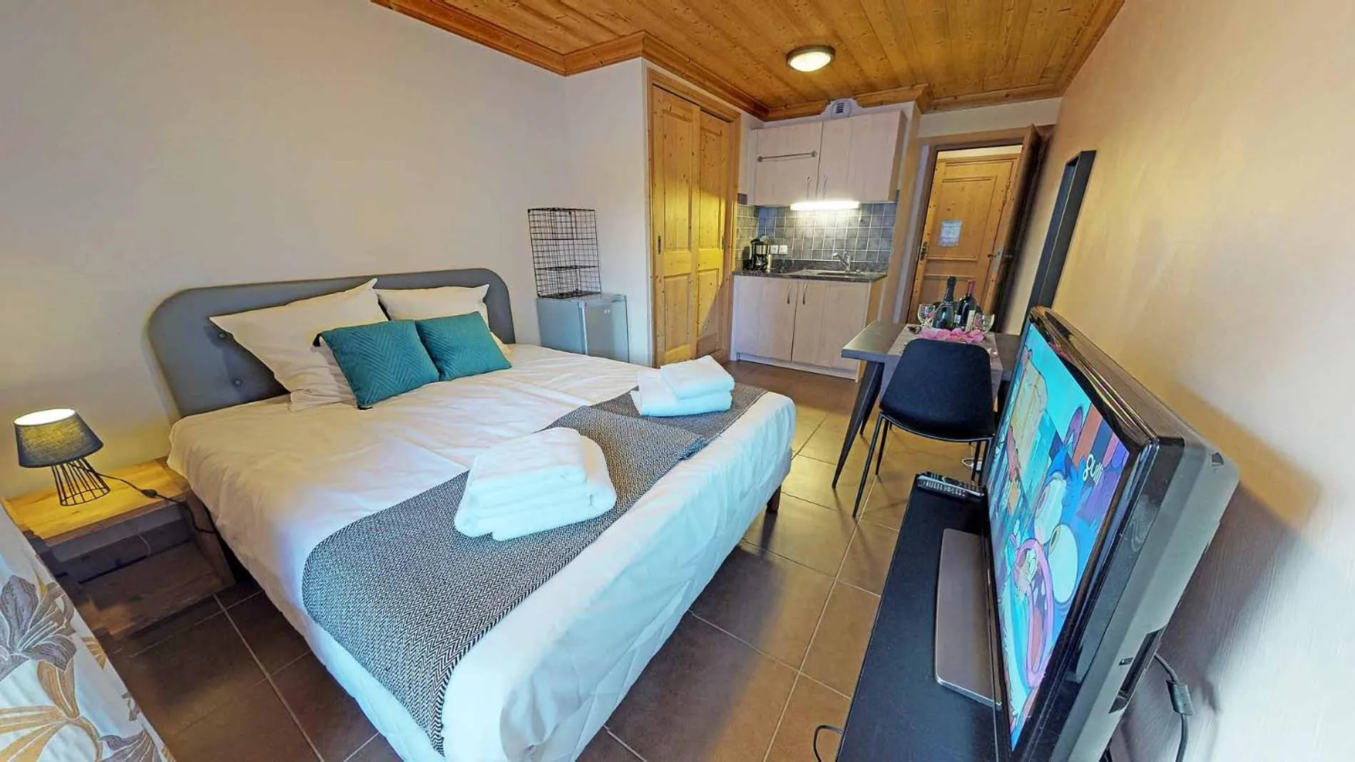 Photo of the whole room, Bed in Le Sabot de Vénus