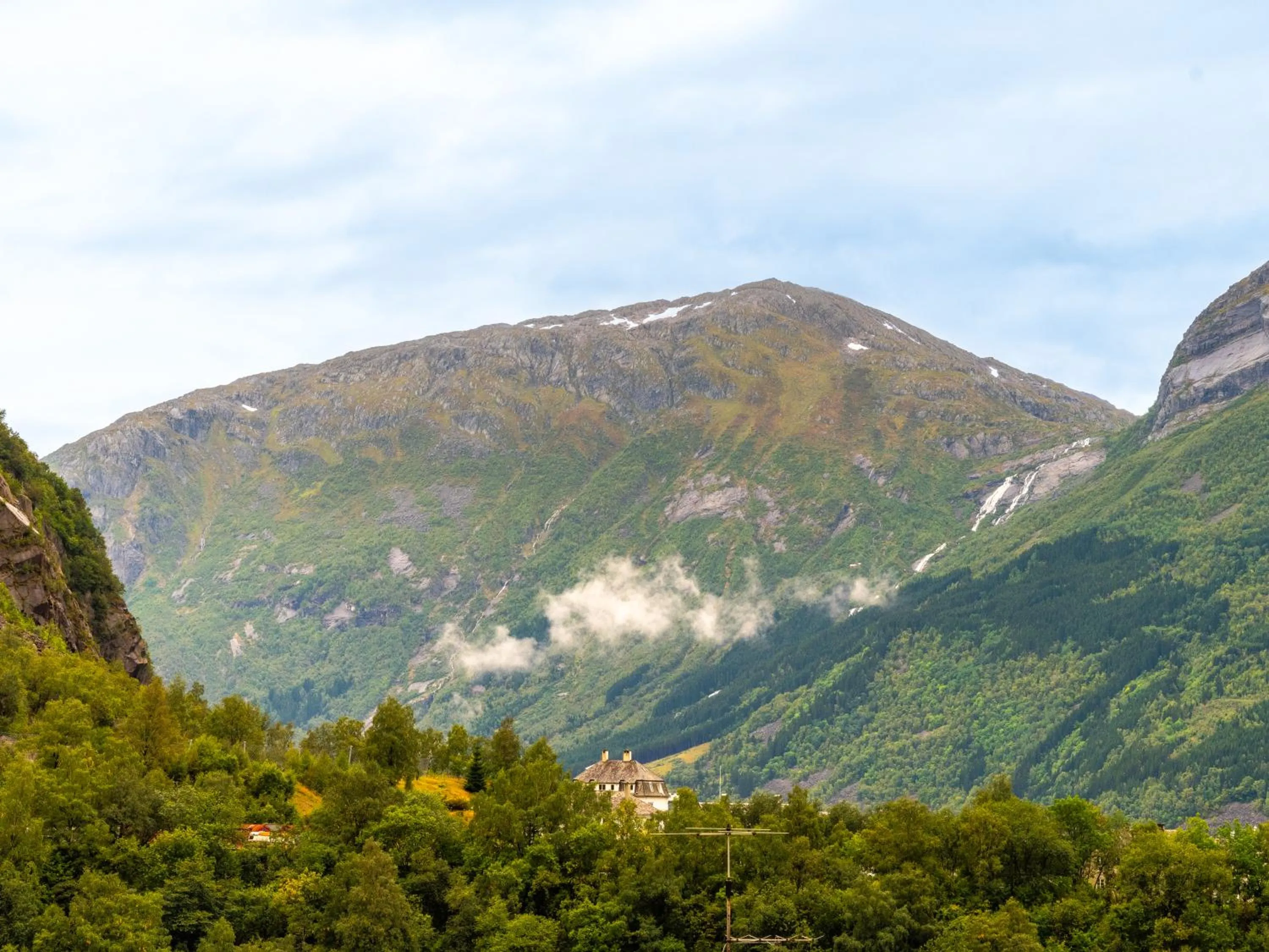 Mountain view in Trolltunga Aparthotel