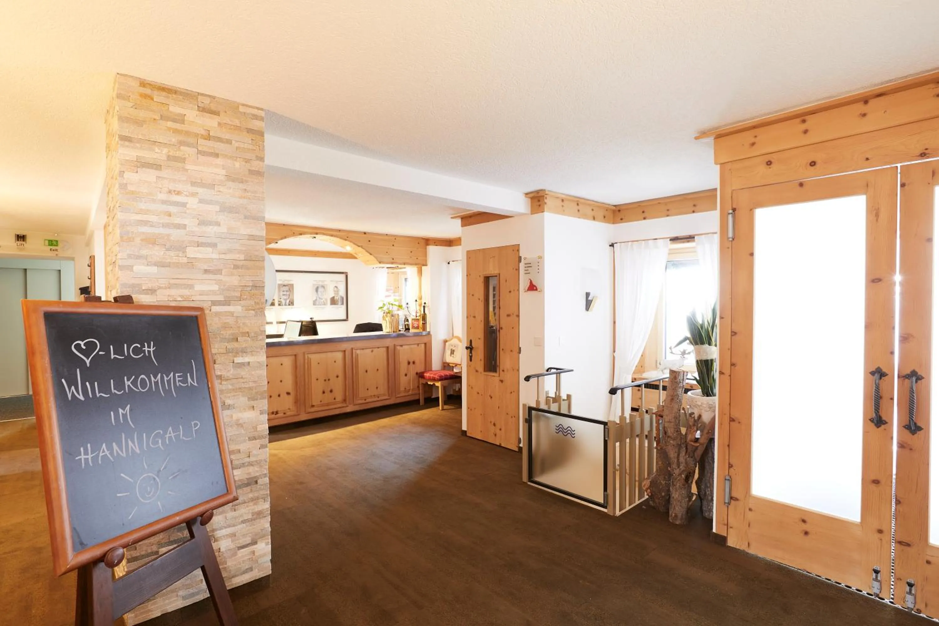 Lobby or reception in Aktiv Hotel & Spa Hannigalp