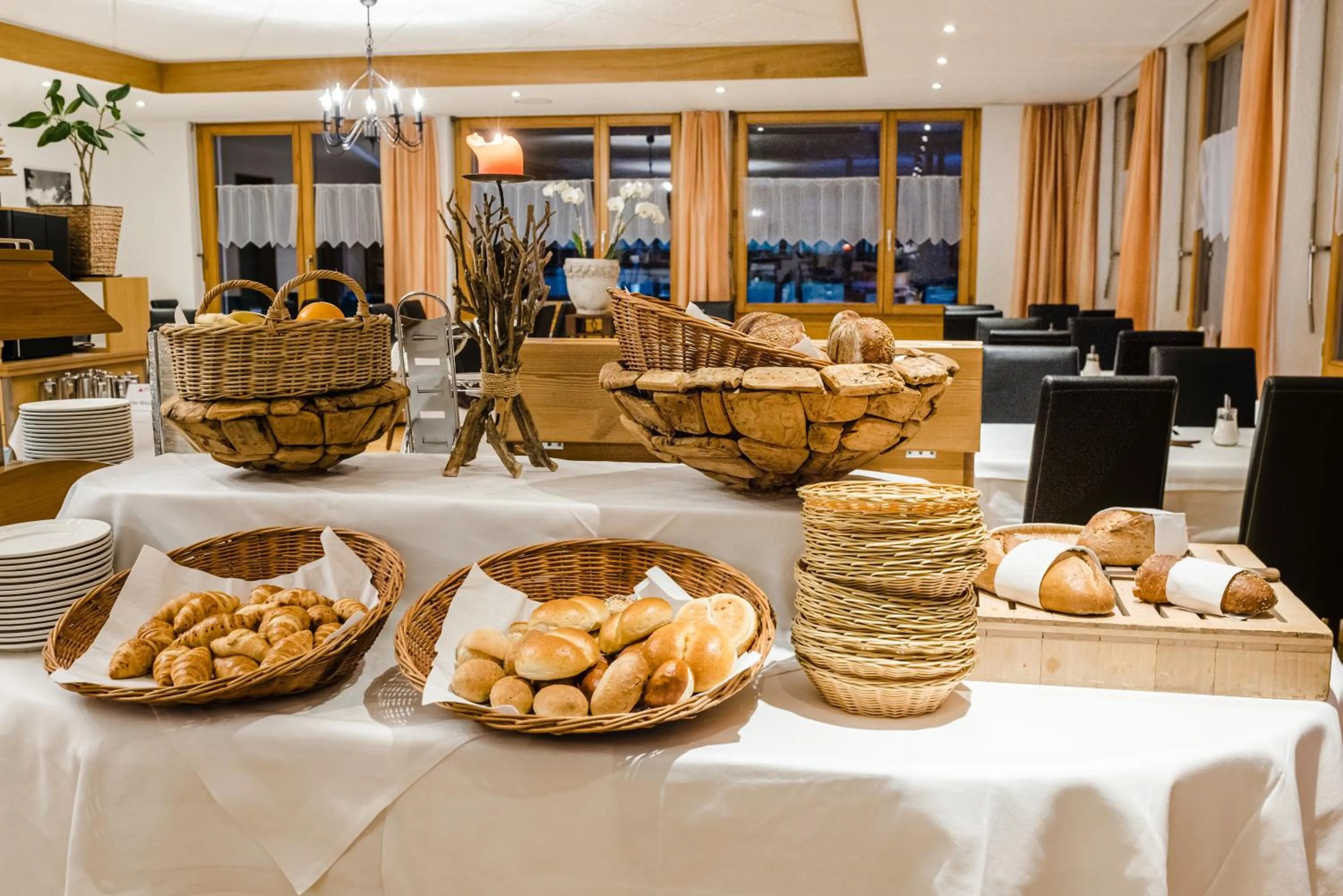 Buffet breakfast in Aktiv Hotel & Spa Hannigalp
