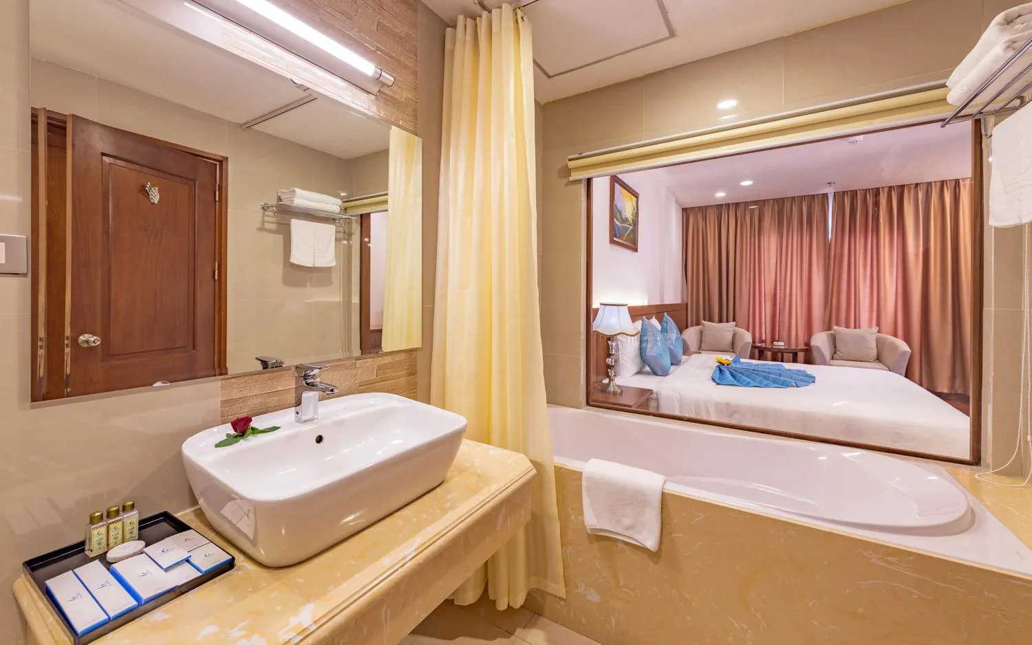 Bathroom, Bed in Lam Giang Hotel