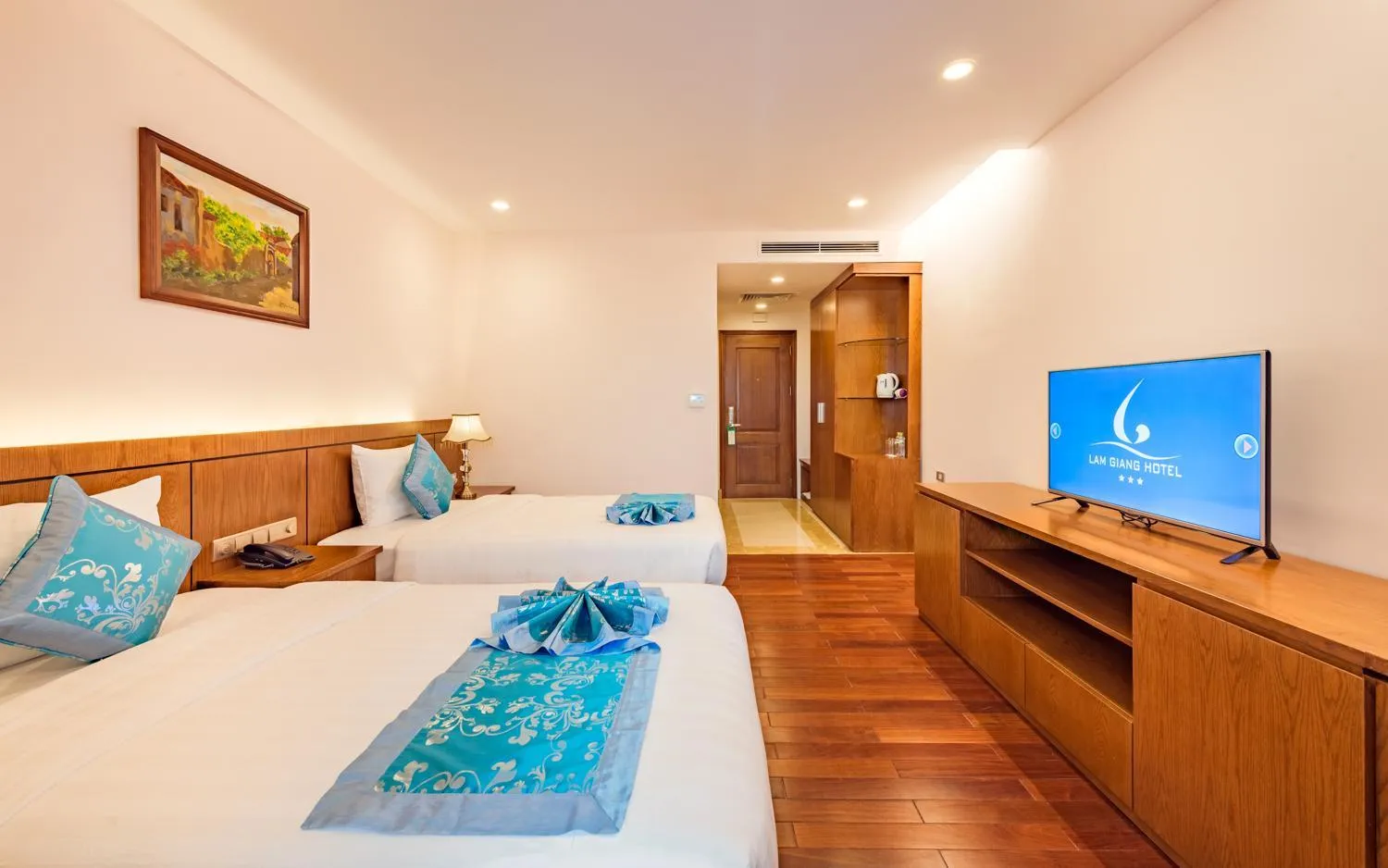 Property logo or sign, Bed in Lam Giang Hotel