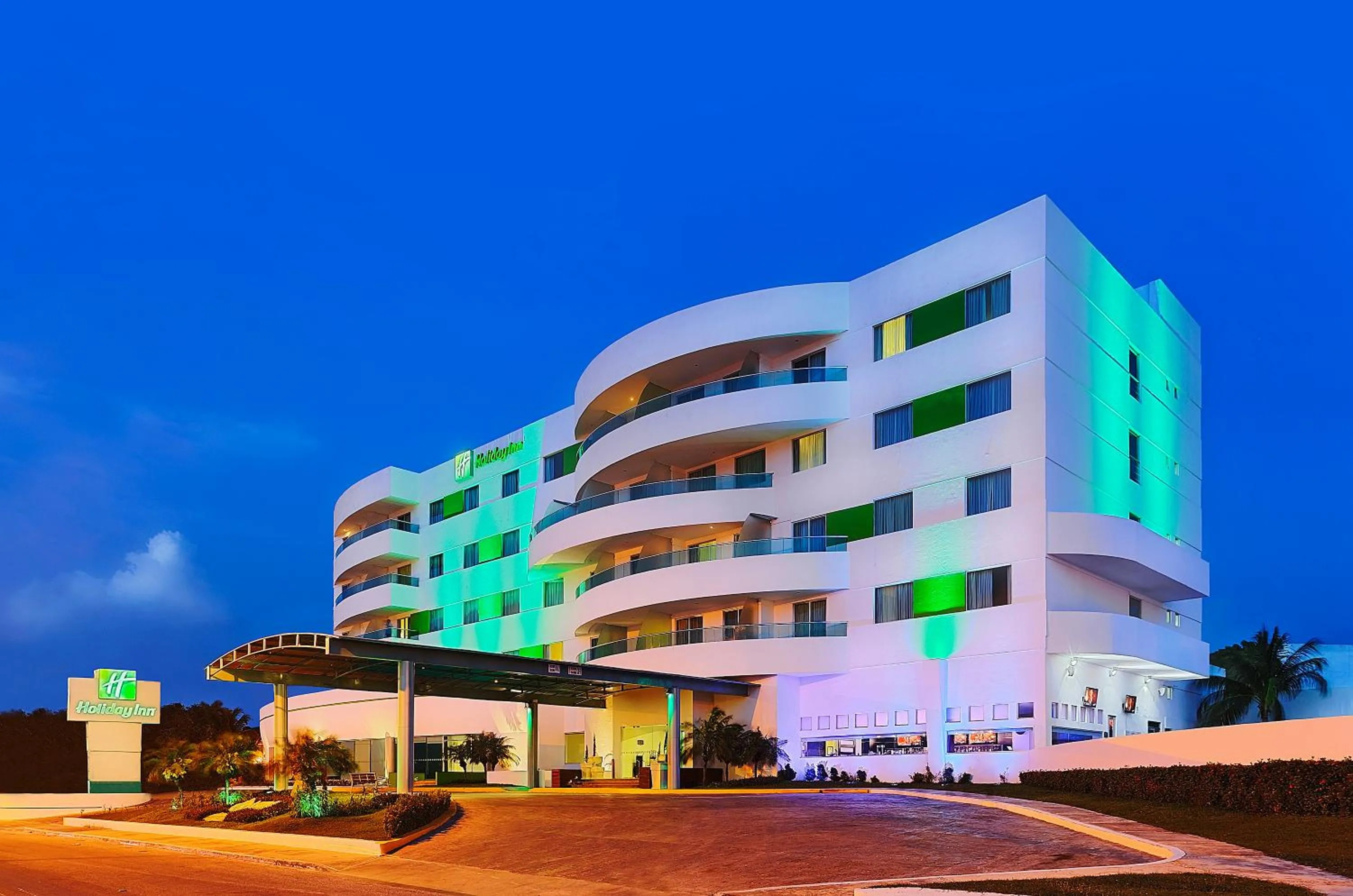 Property building in Holiday Inn Campeche by IHG