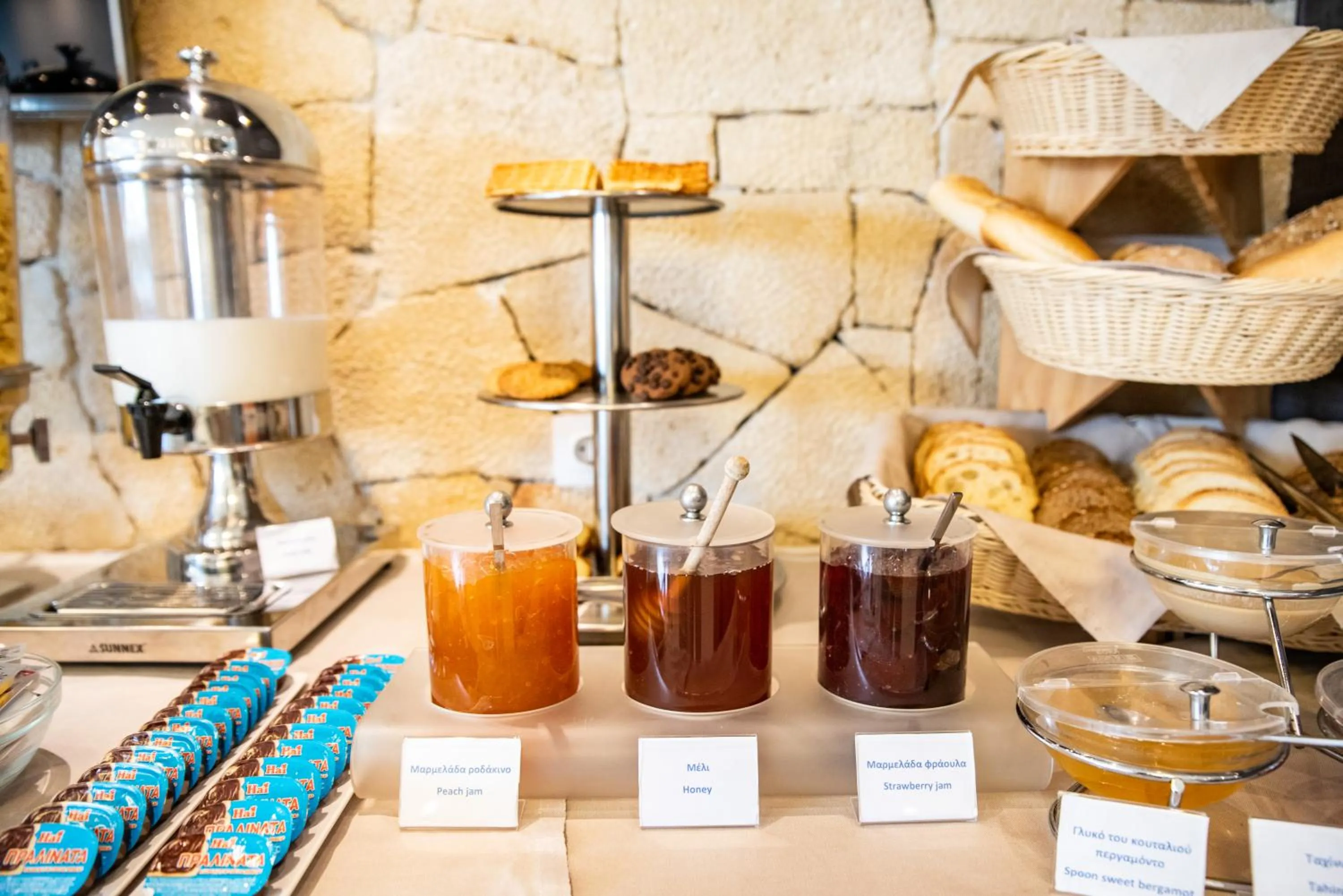 Buffet breakfast in Lagaria Luxury Rooms