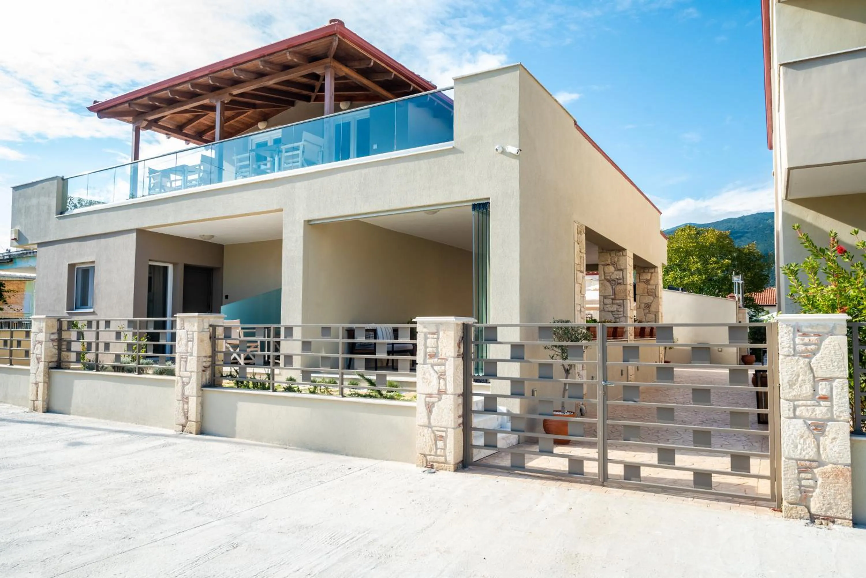 Facade/entrance in Lagaria Luxury Rooms