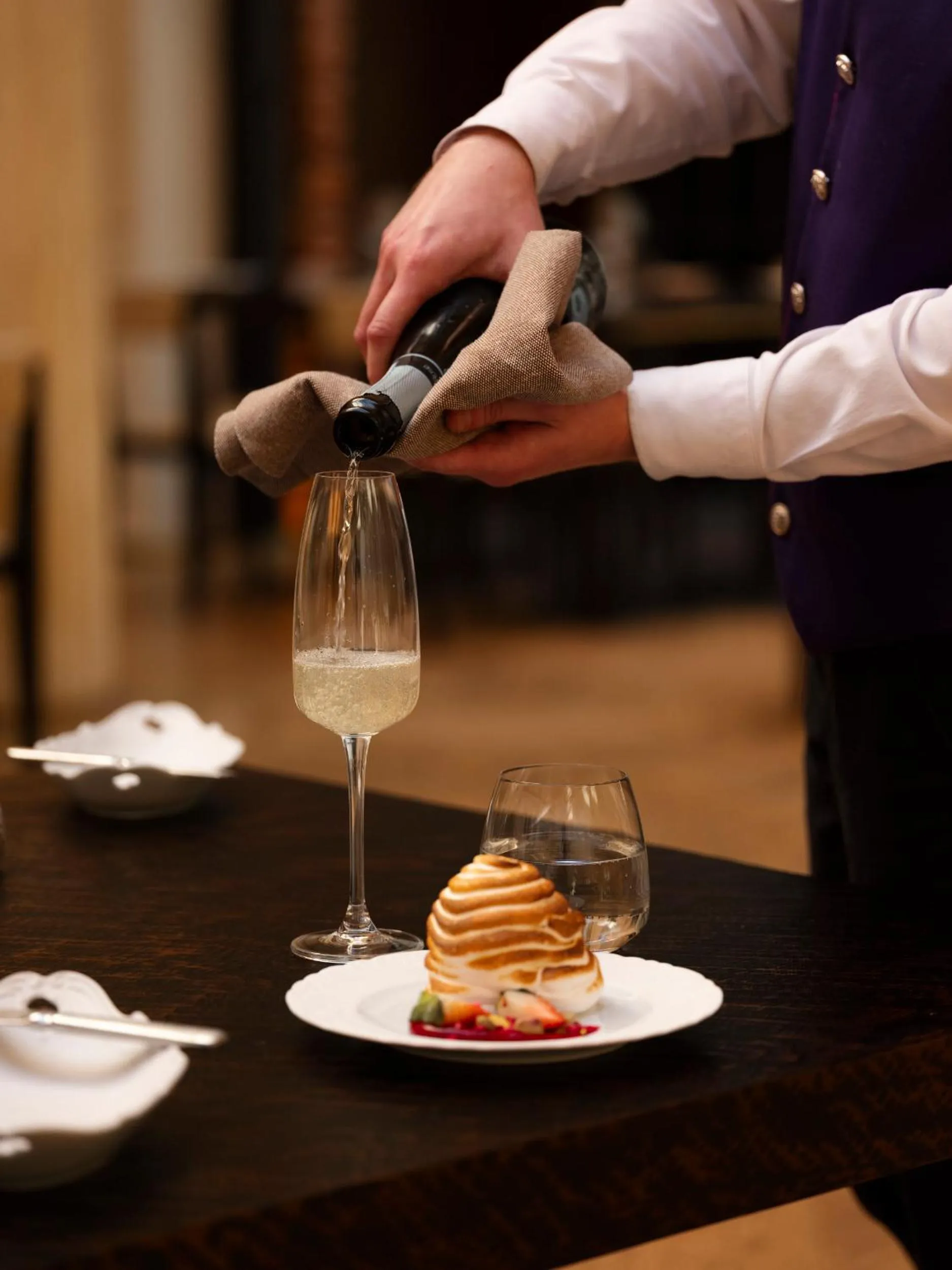 Restaurant/places to eat in Grand Hotel