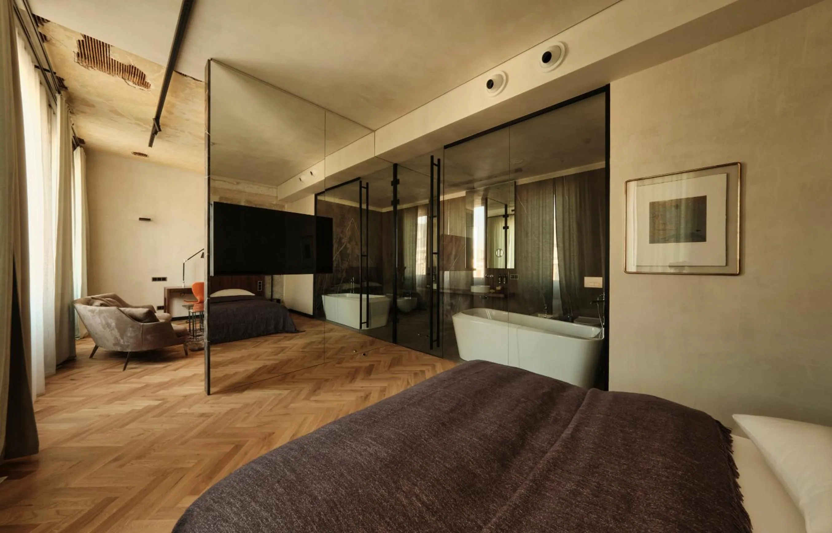 Bedroom, Bed in Grand Hotel